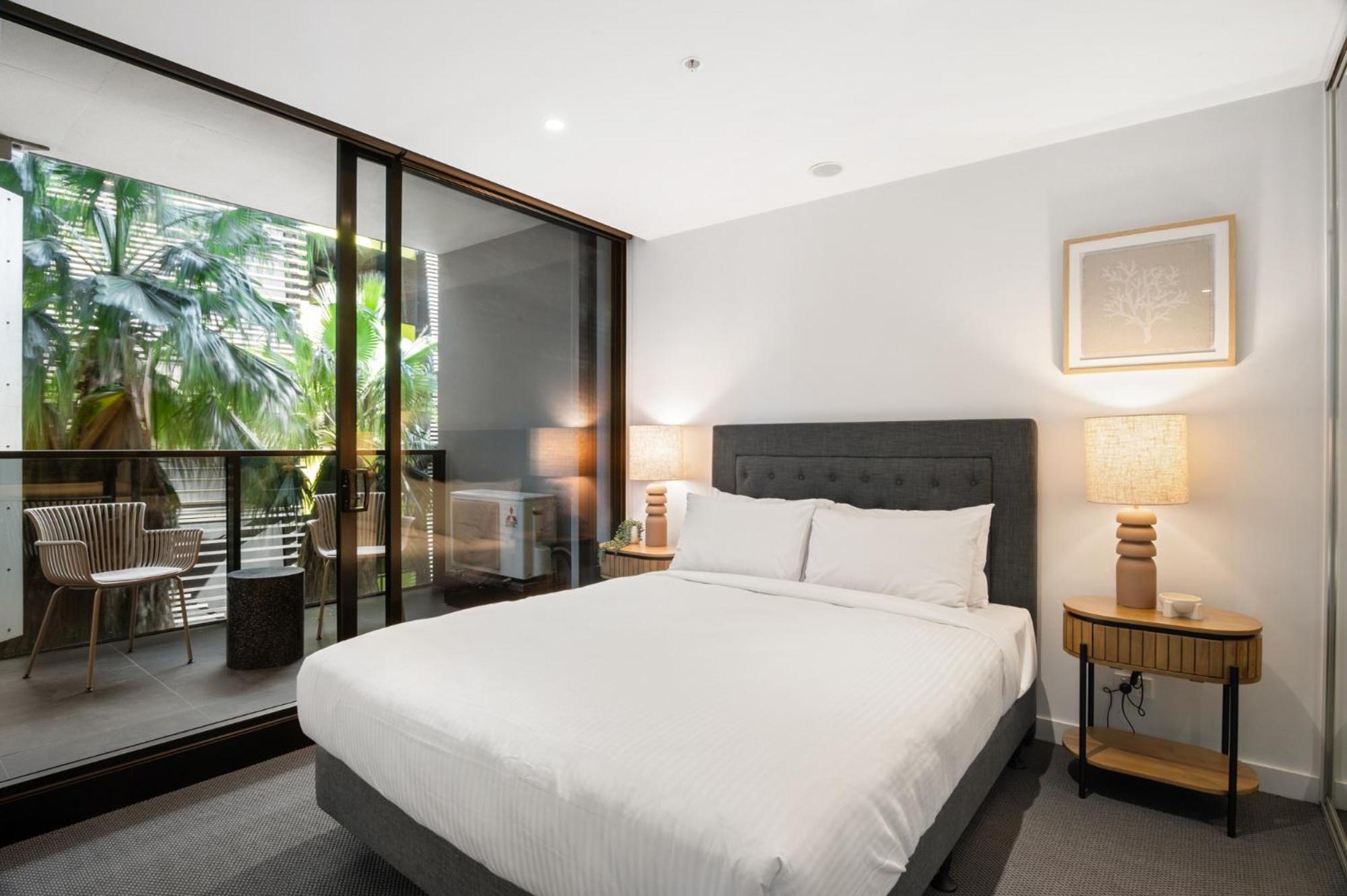 Elegant 1-Bed Apartment with Premium Amenities