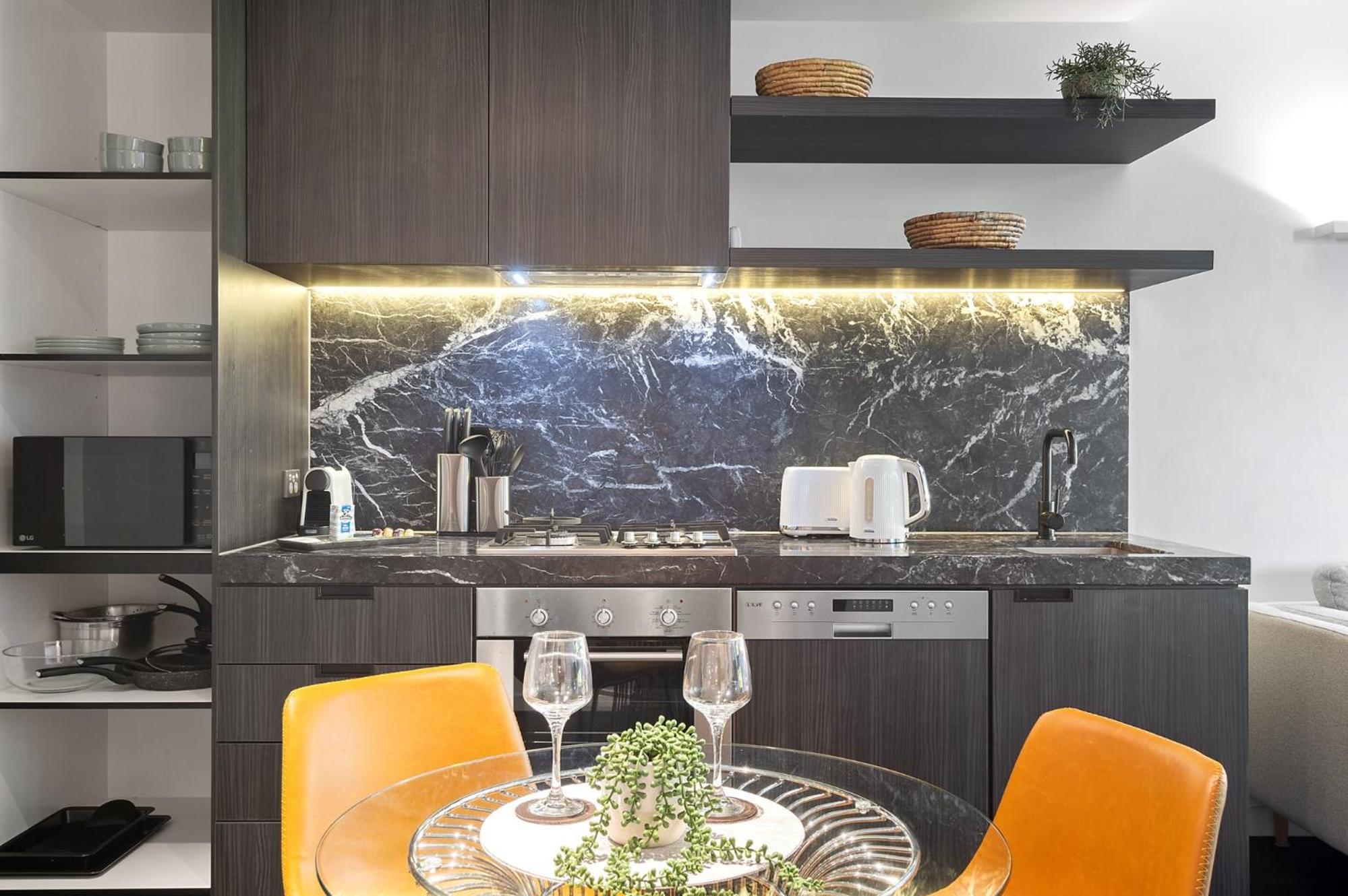 Elegant 1-Bed Apartment with Premium Amenities