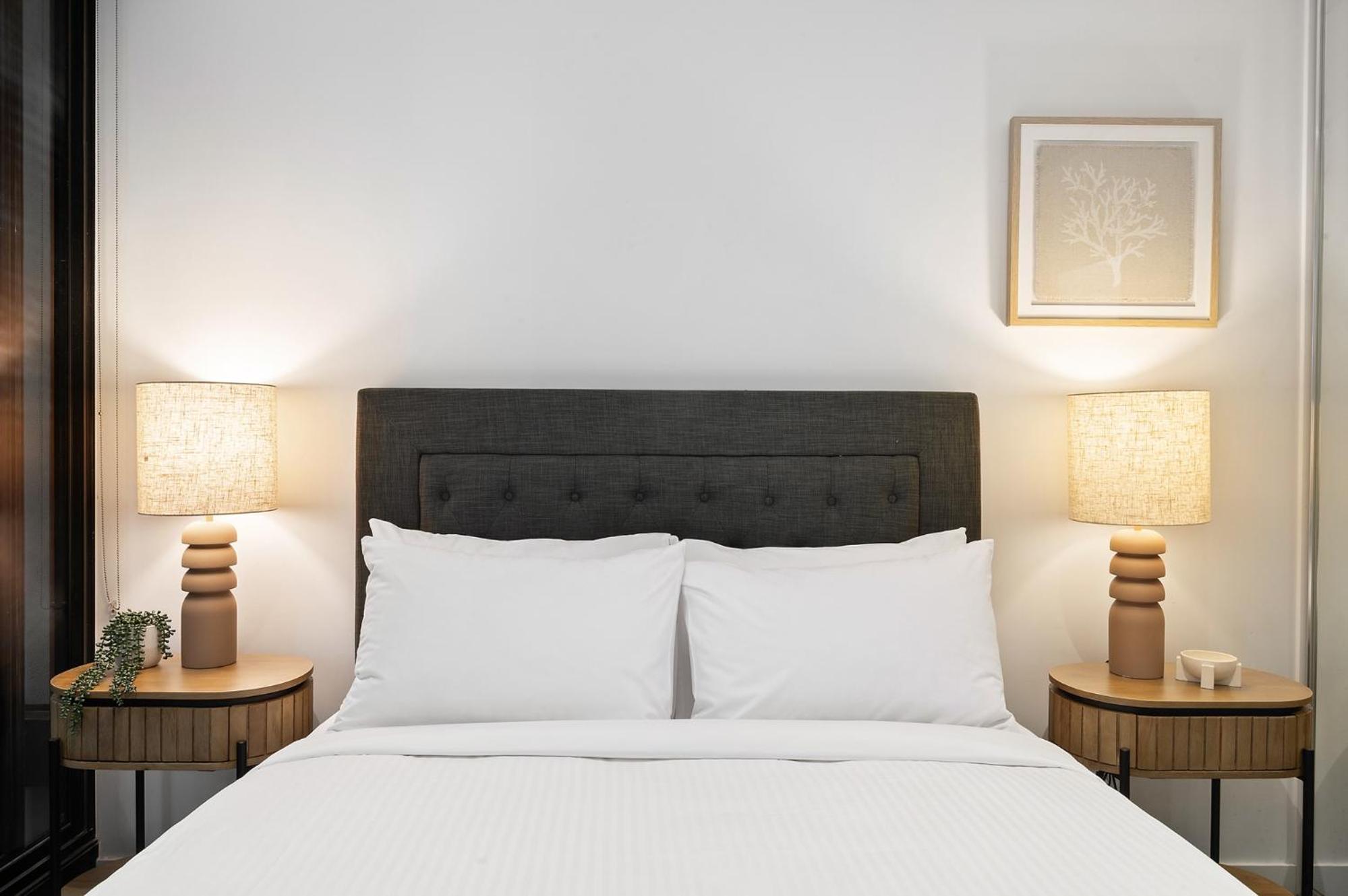 Elegant 1-Bed Apartment with Premium Amenities