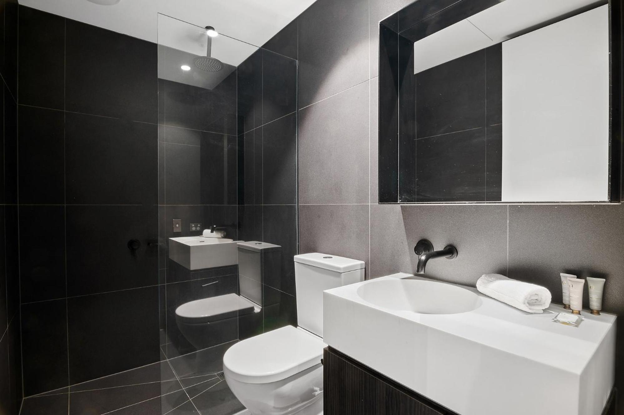 Elegant 1-Bed Apartment with Premium Amenities