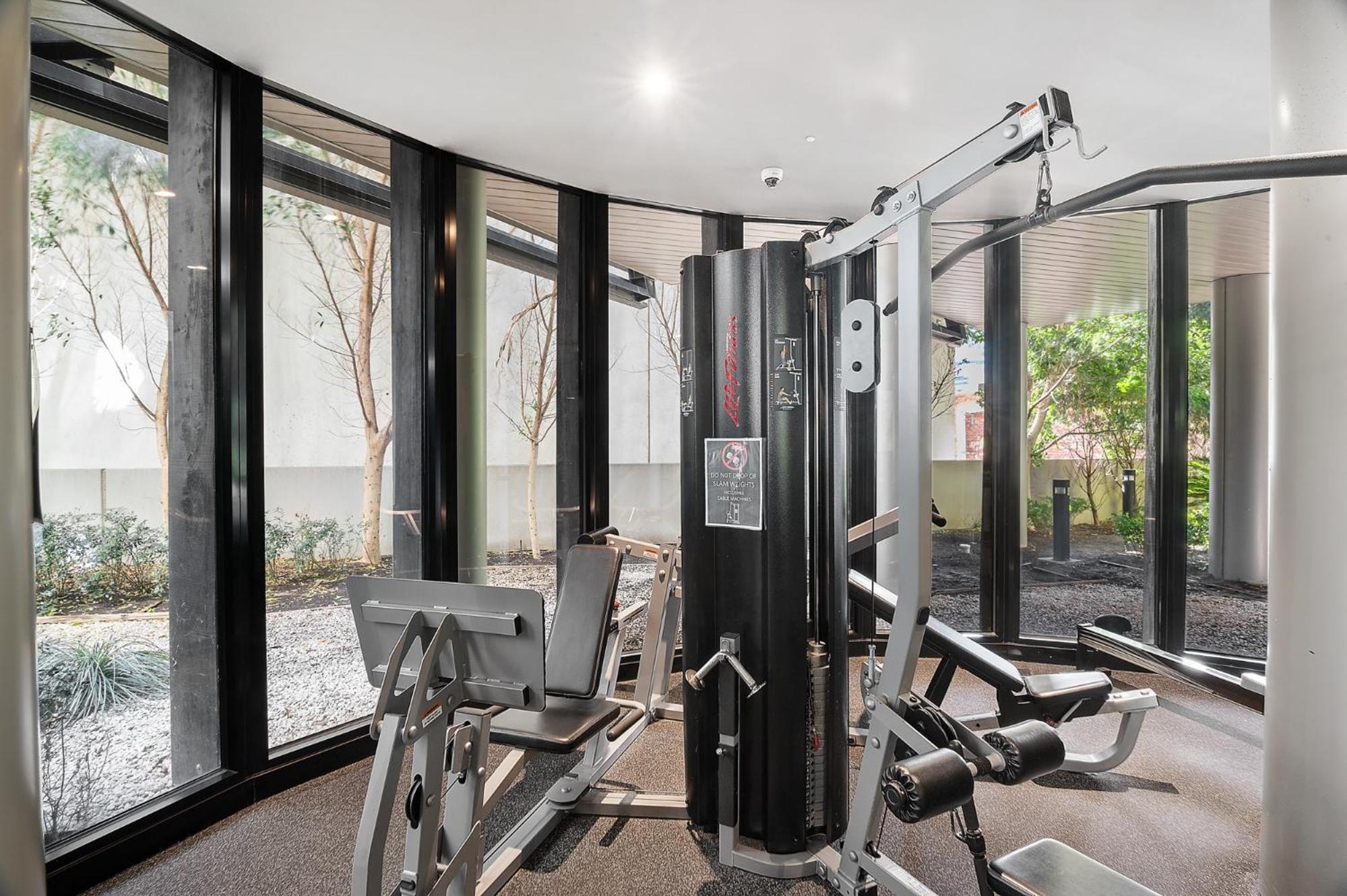 Elegant 1-Bed Apartment with Premium Amenities