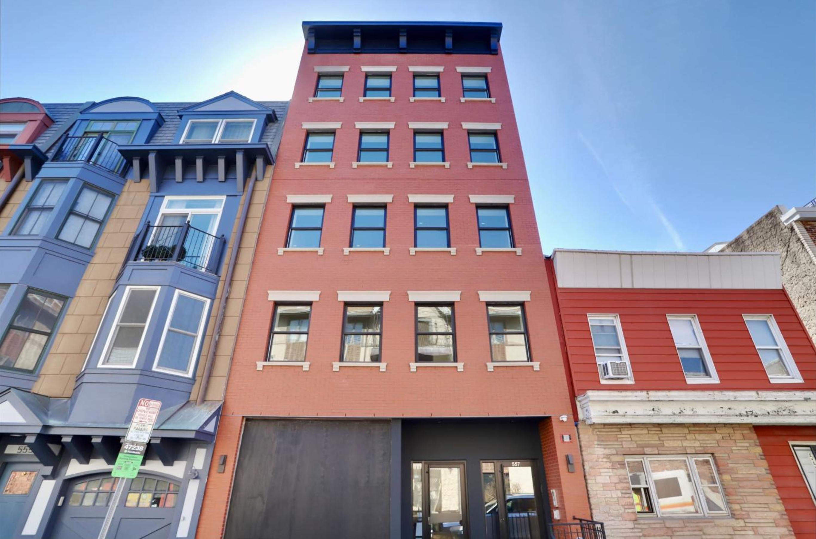 Sunny 2BR Loft • Work Relax Minutes to NYC