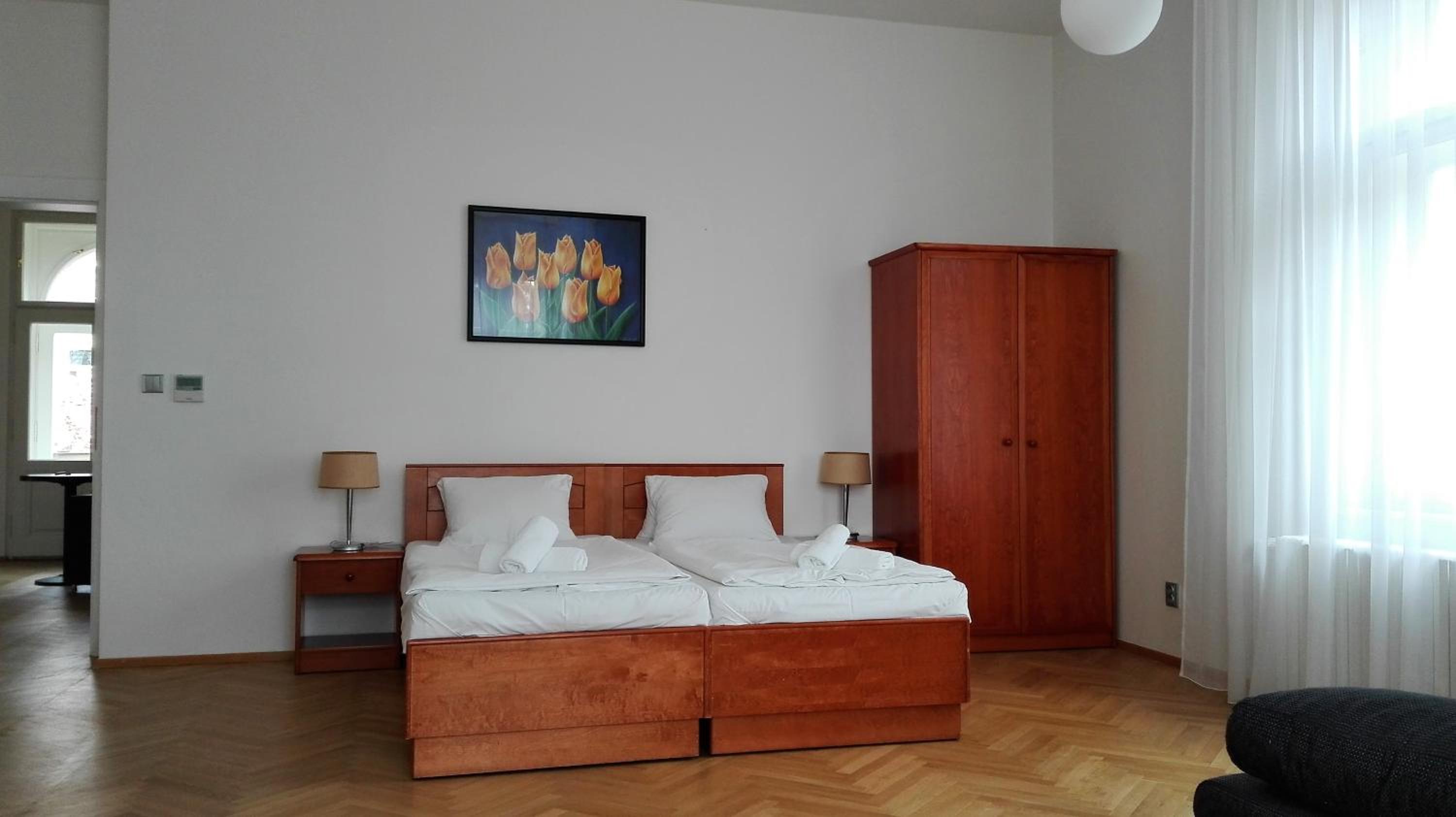 Residence Dykova - former Pension Jana, Domov Mládeže
