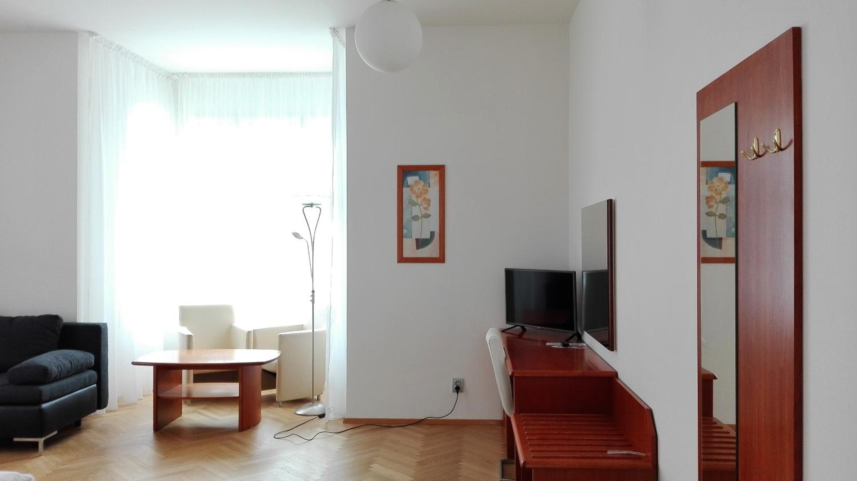 Residence Dykova - former Pension Jana, Domov Mládeže