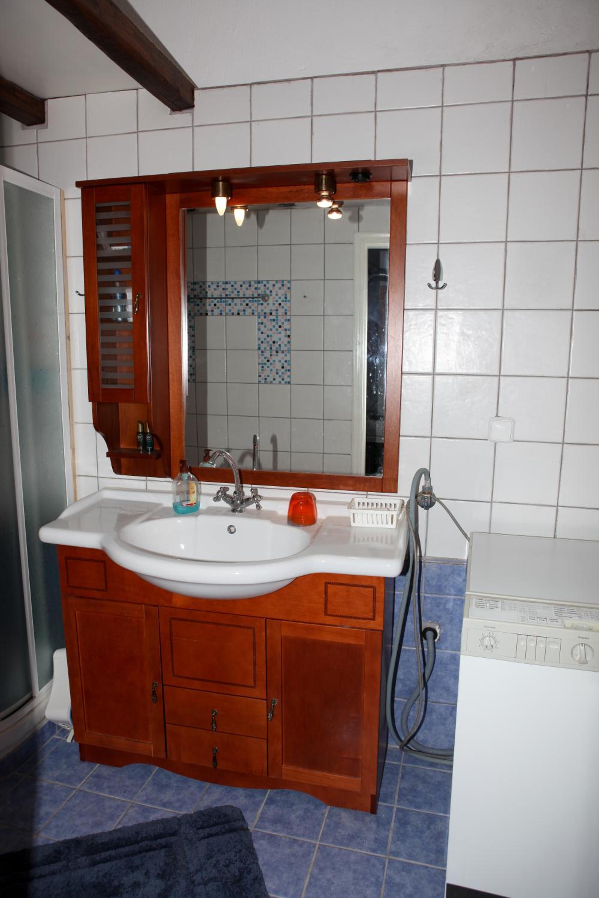 Sunset House en Klíma — bathroom