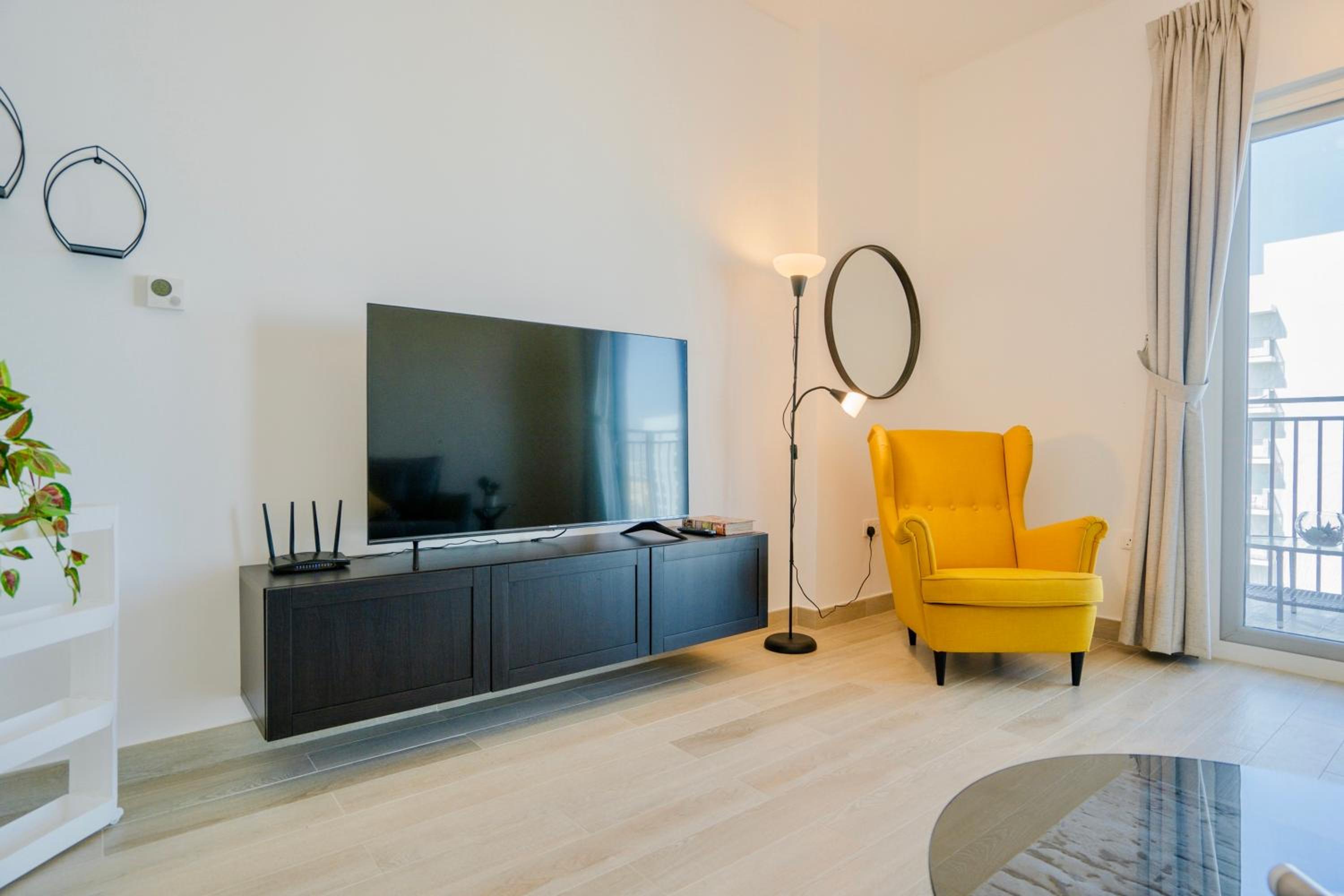 Maison Privee - Modern Yas Island Escape with Peaceful Canal Views