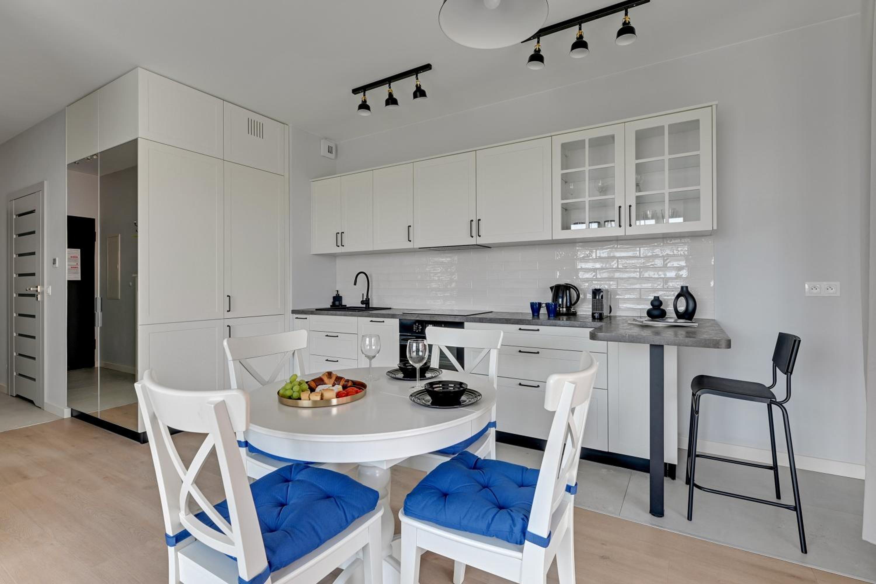 DOKI LifeStyle & Food Hall by Lion Apartments
