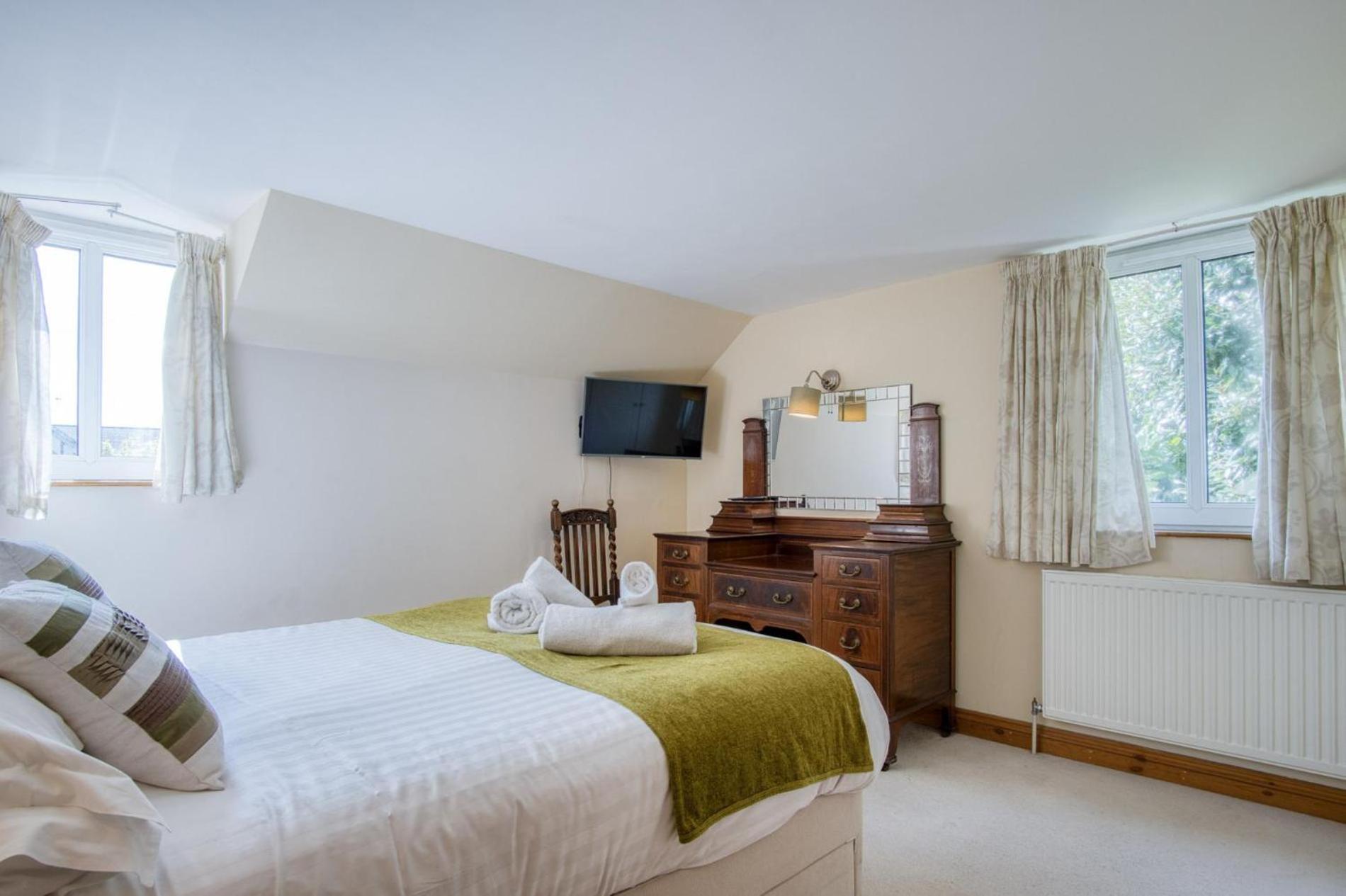 Bullcroft - 6 Bedroom House - Oxwich