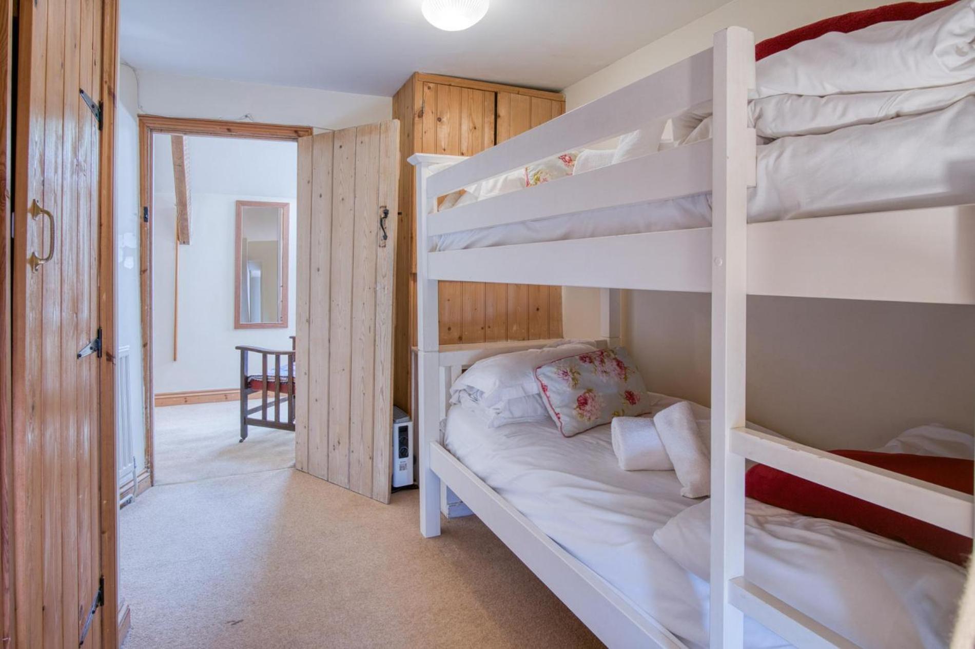 Bullcroft - 6 Bedroom House - Oxwich