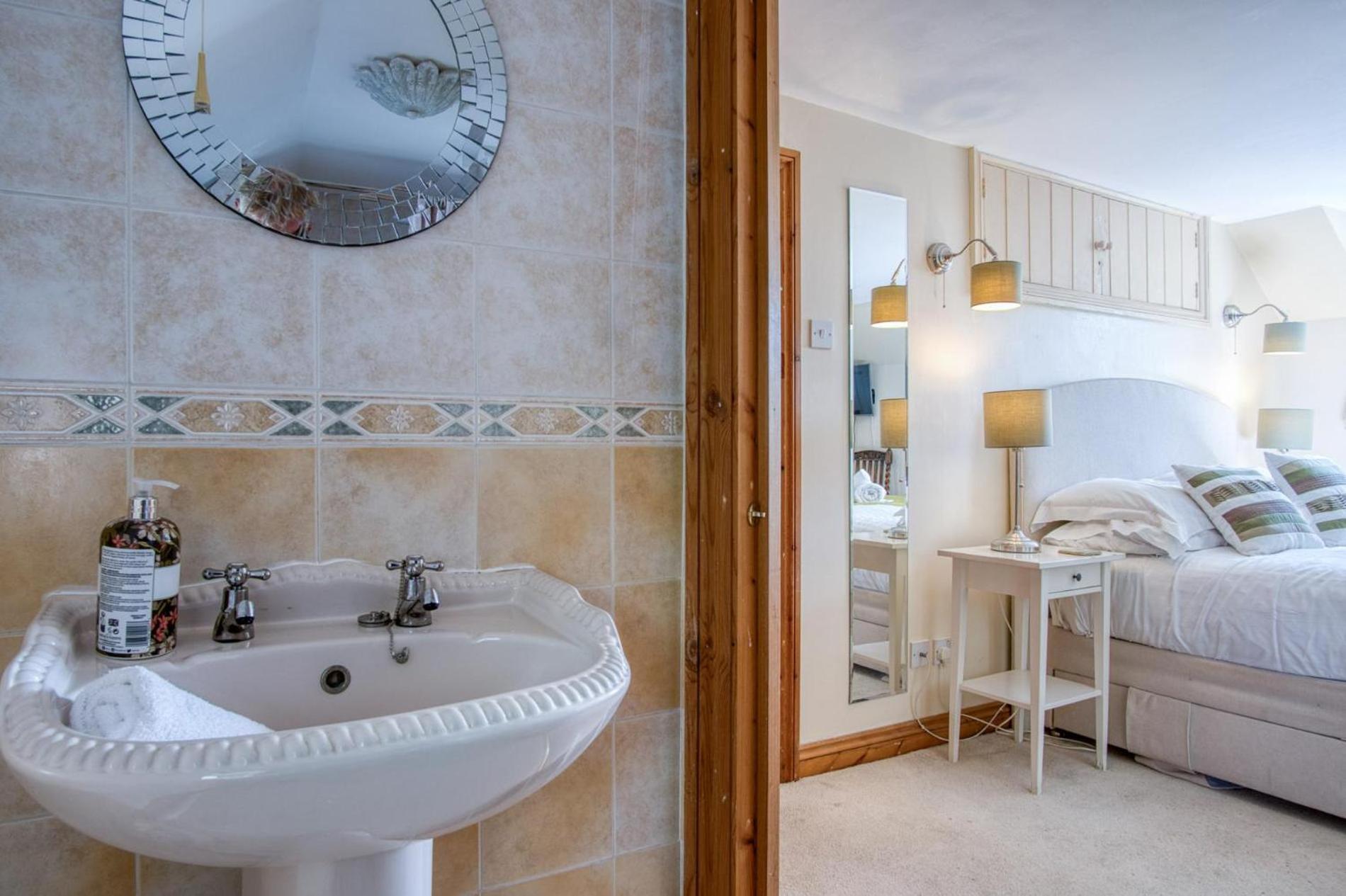 Bullcroft - 6 Bedroom House - Oxwich