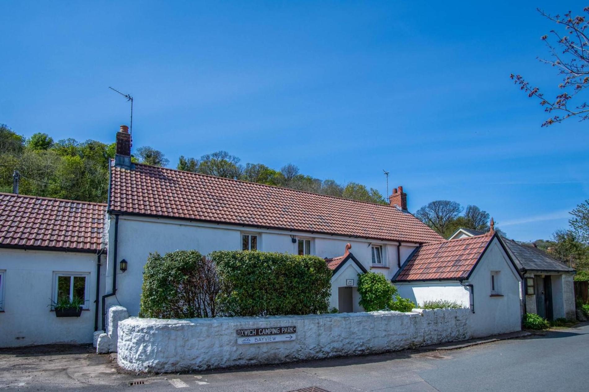 Bullcroft - 6 Bedroom House - Oxwich