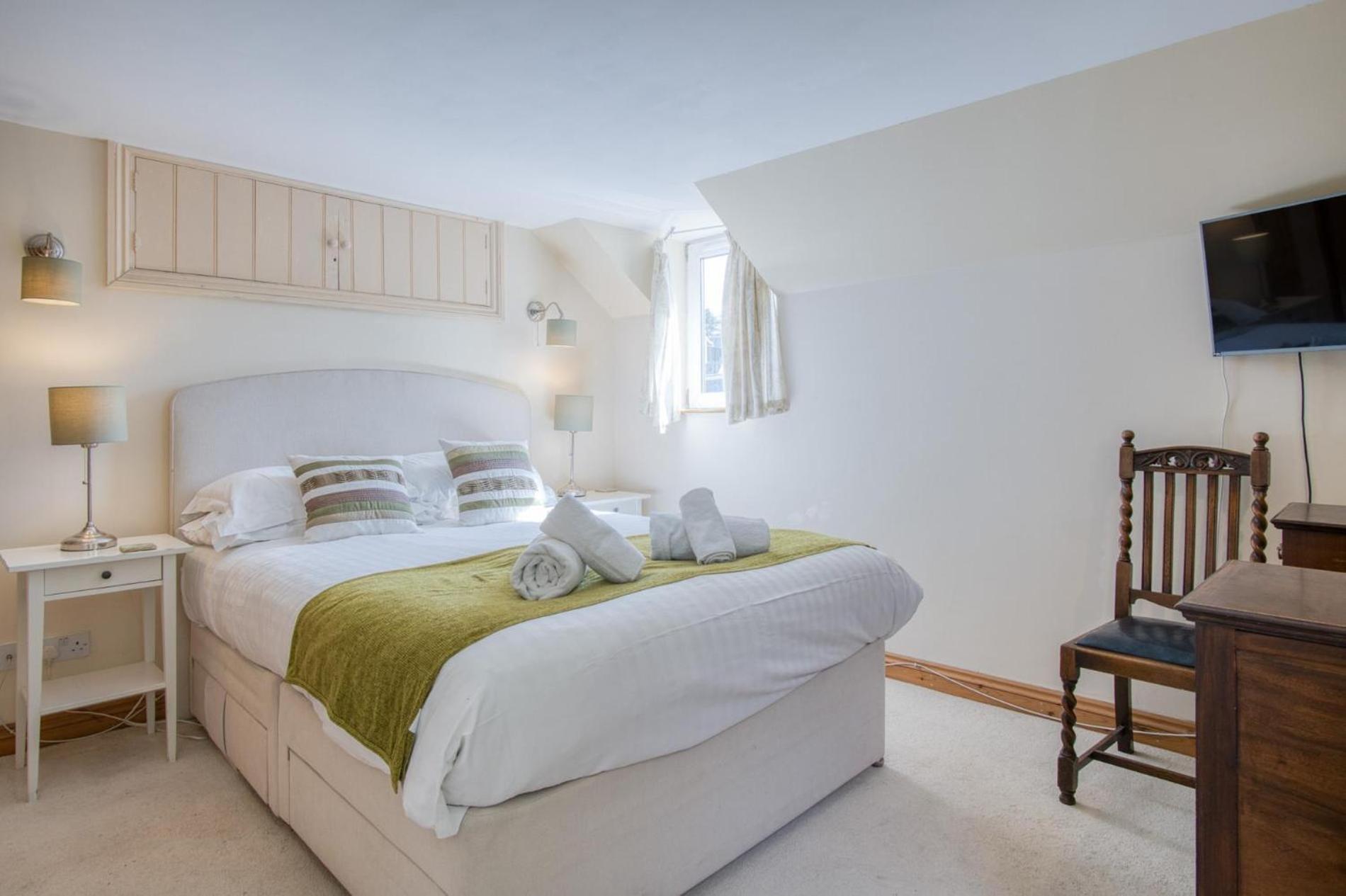 Bullcroft - 6 Bedroom House - Oxwich
