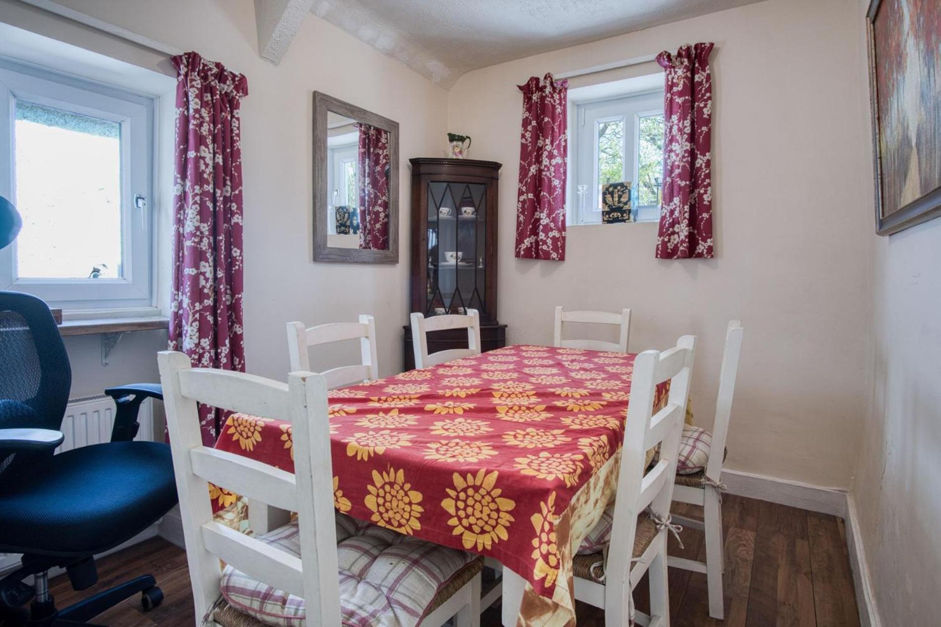 Bullcroft - 6 Bedroom House - Oxwich