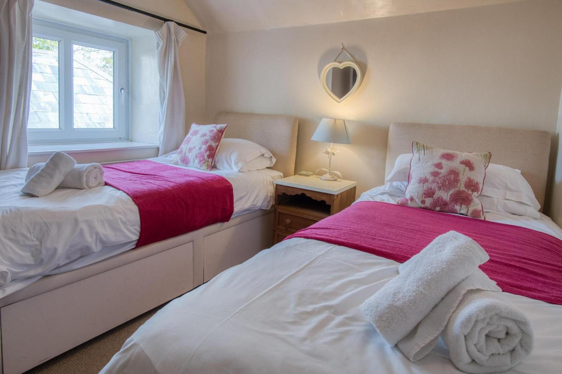 Bullcroft - 6 Bedroom House - Oxwich