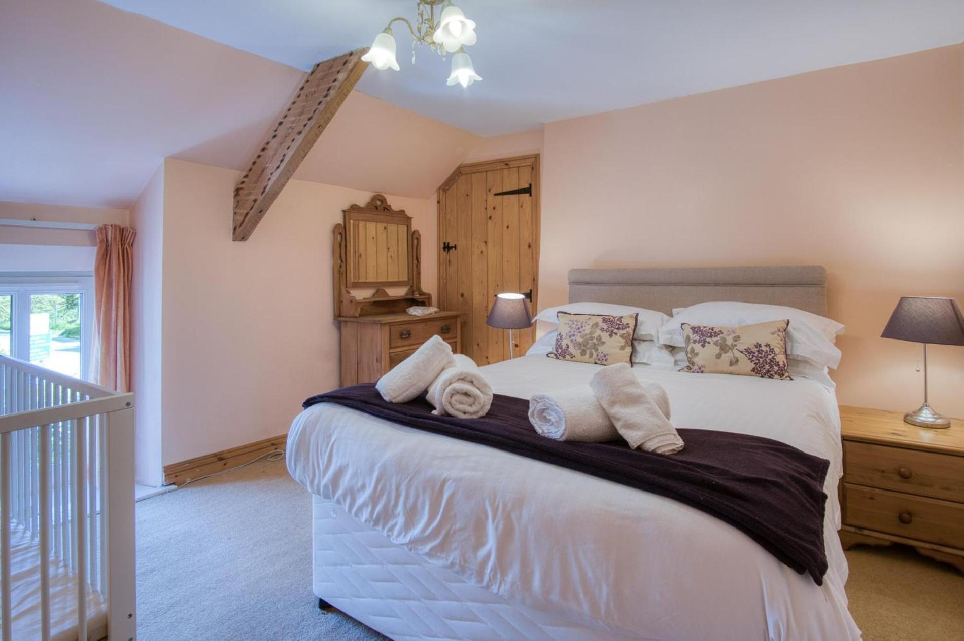 Bullcroft - 6 Bedroom House - Oxwich