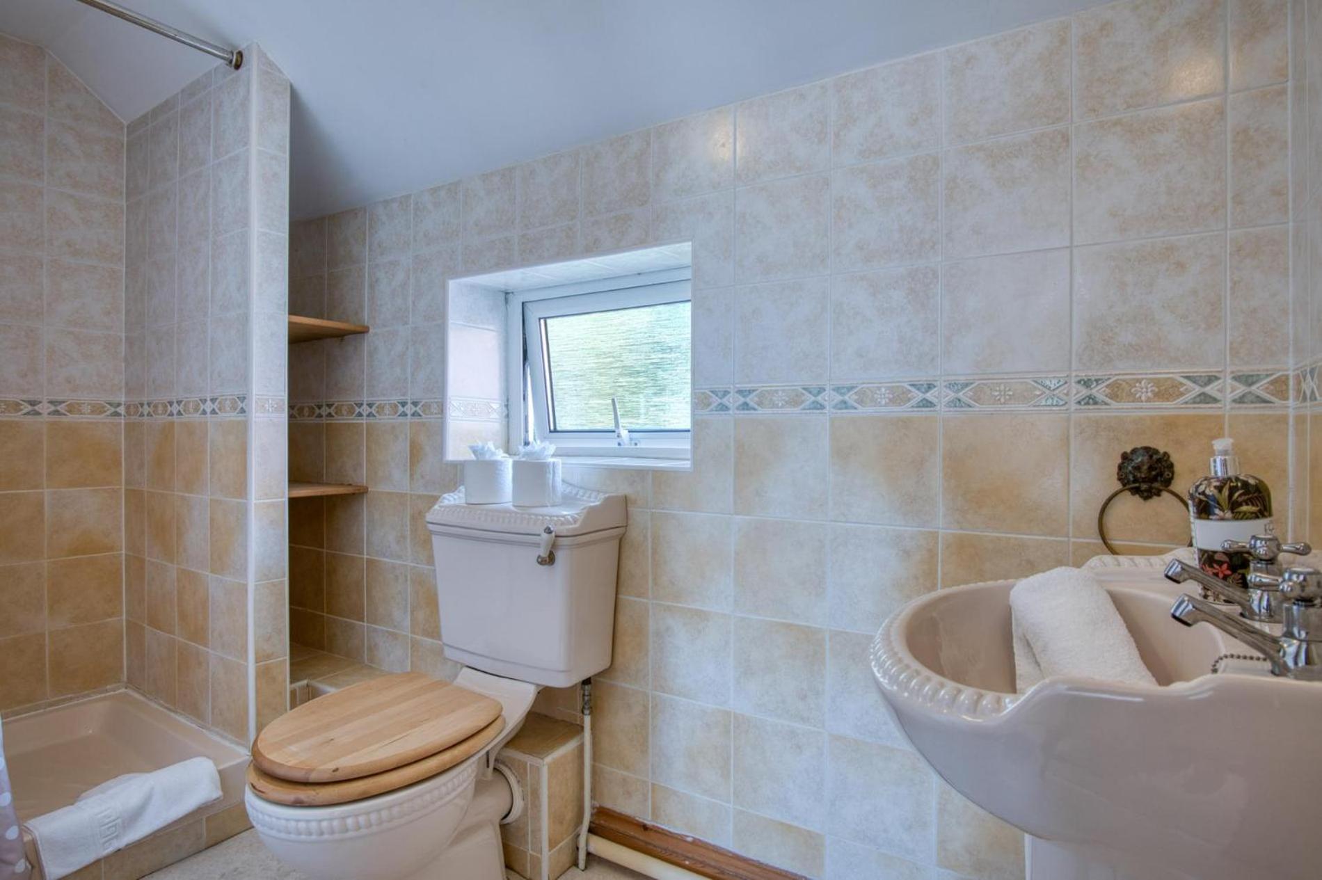 Bullcroft - 6 Bedroom House - Oxwich