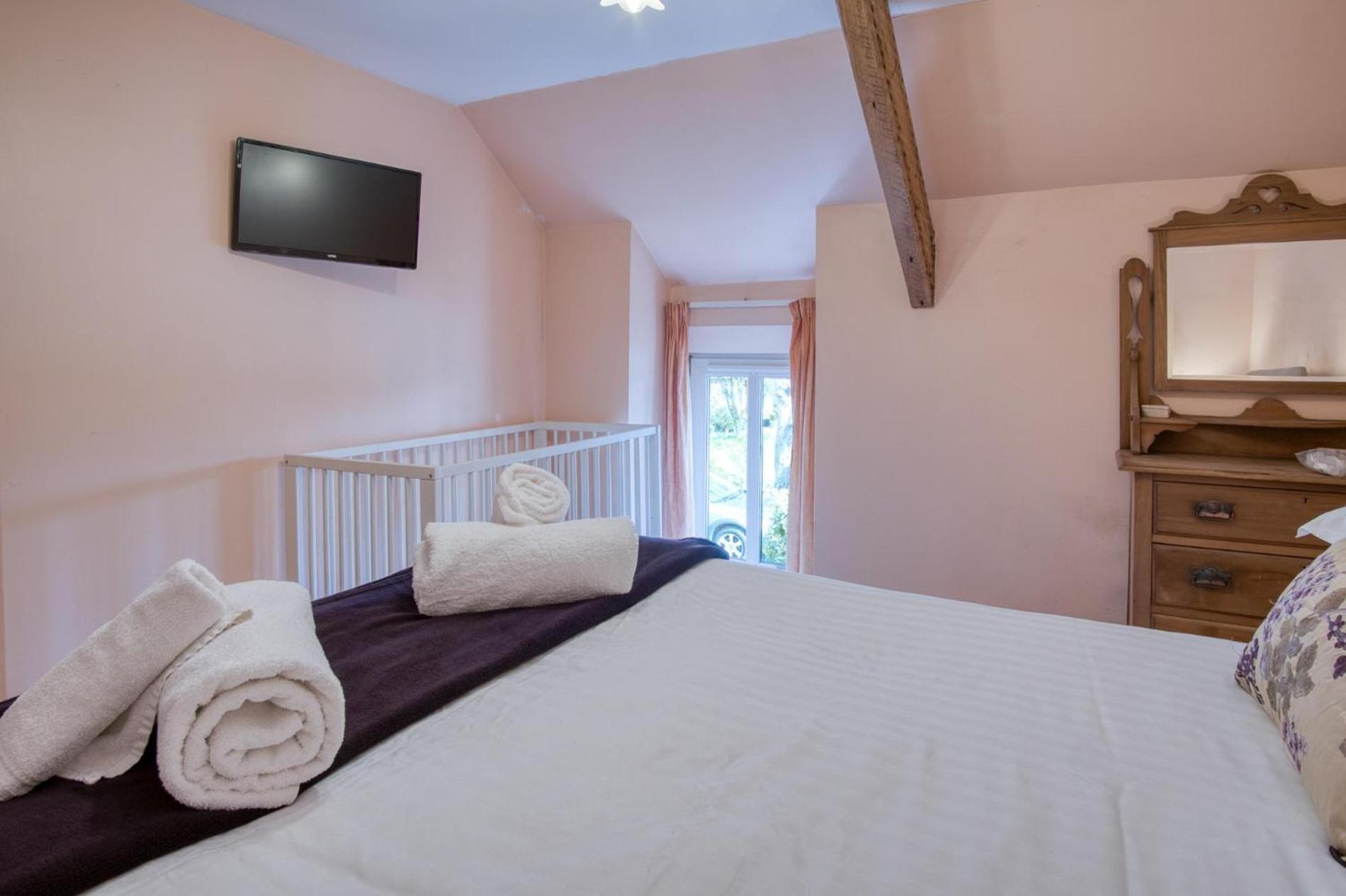 Bullcroft - 6 Bedroom House - Oxwich