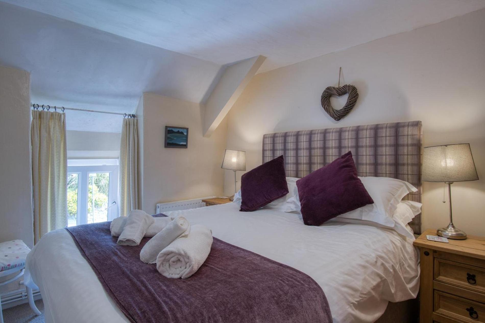 Bullcroft - 6 Bedroom House - Oxwich