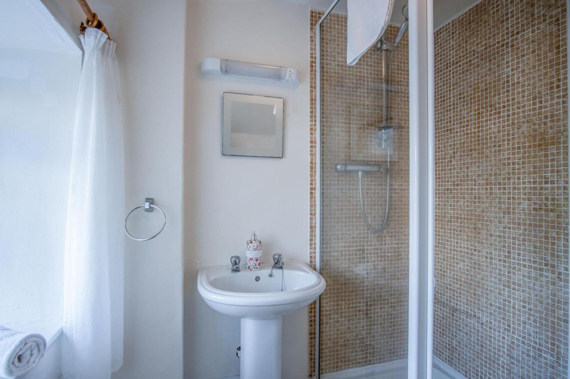 Bullcroft - 6 Bedroom House - Oxwich