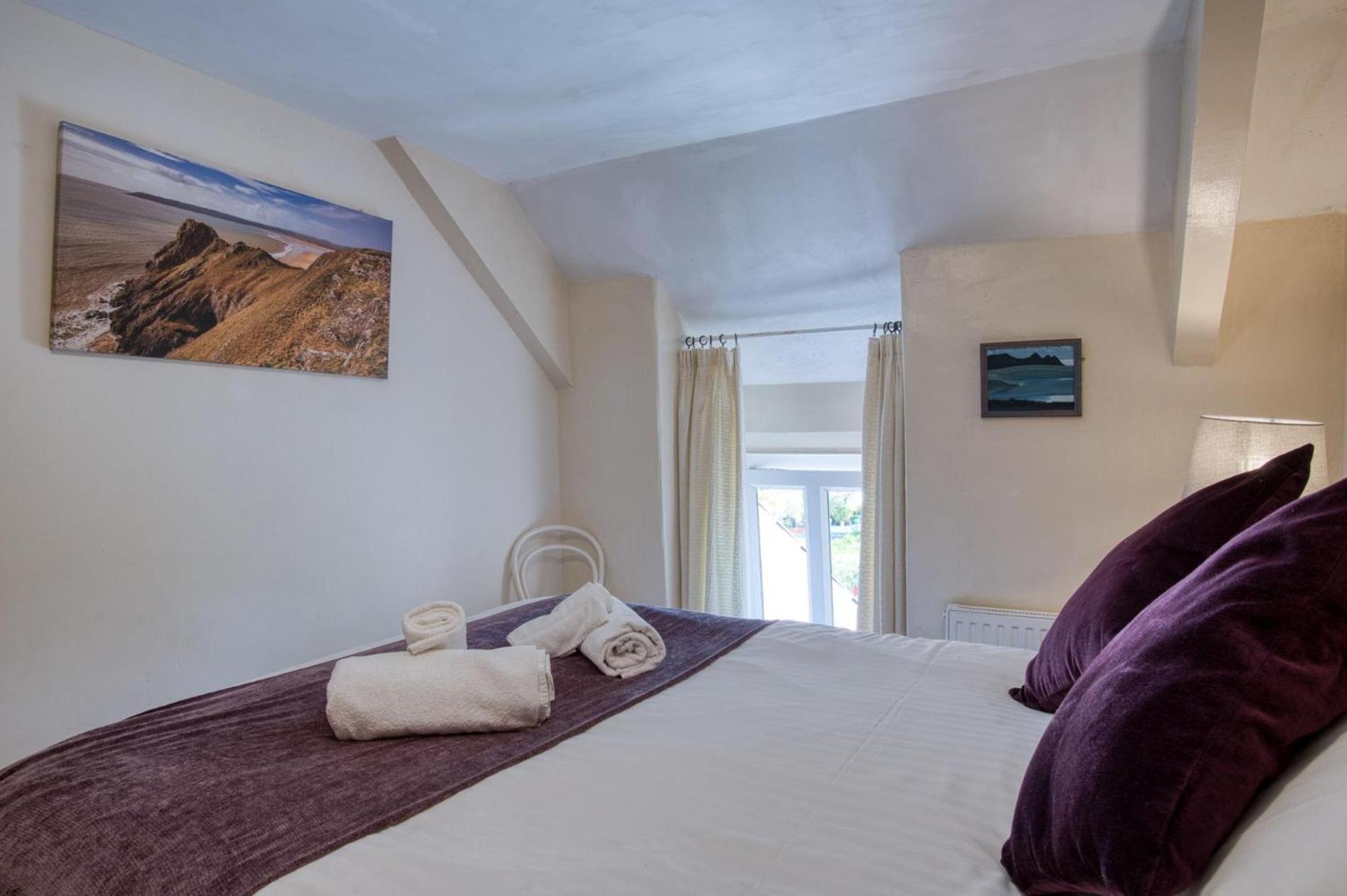 Bullcroft - 6 Bedroom House - Oxwich