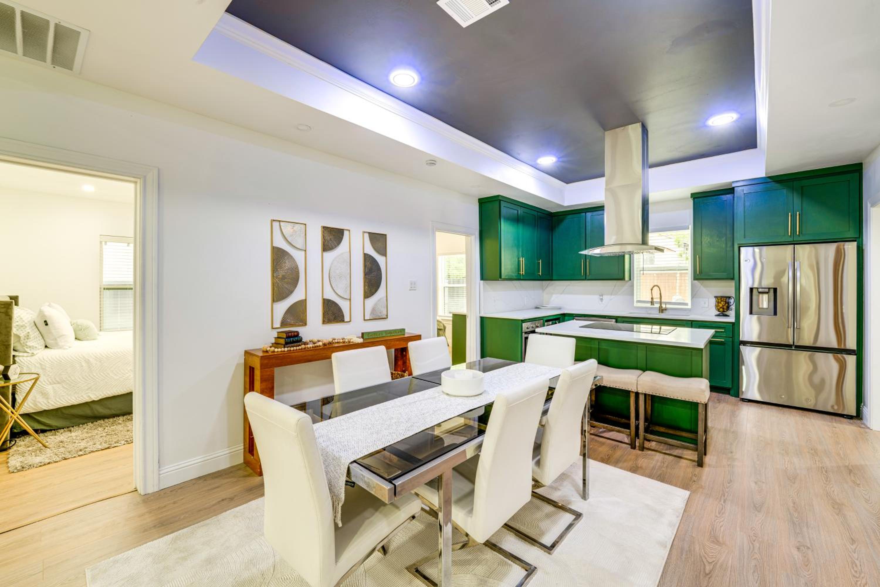 5 Mi to Dtwn Dallas Home with Patio and Fire Pit!