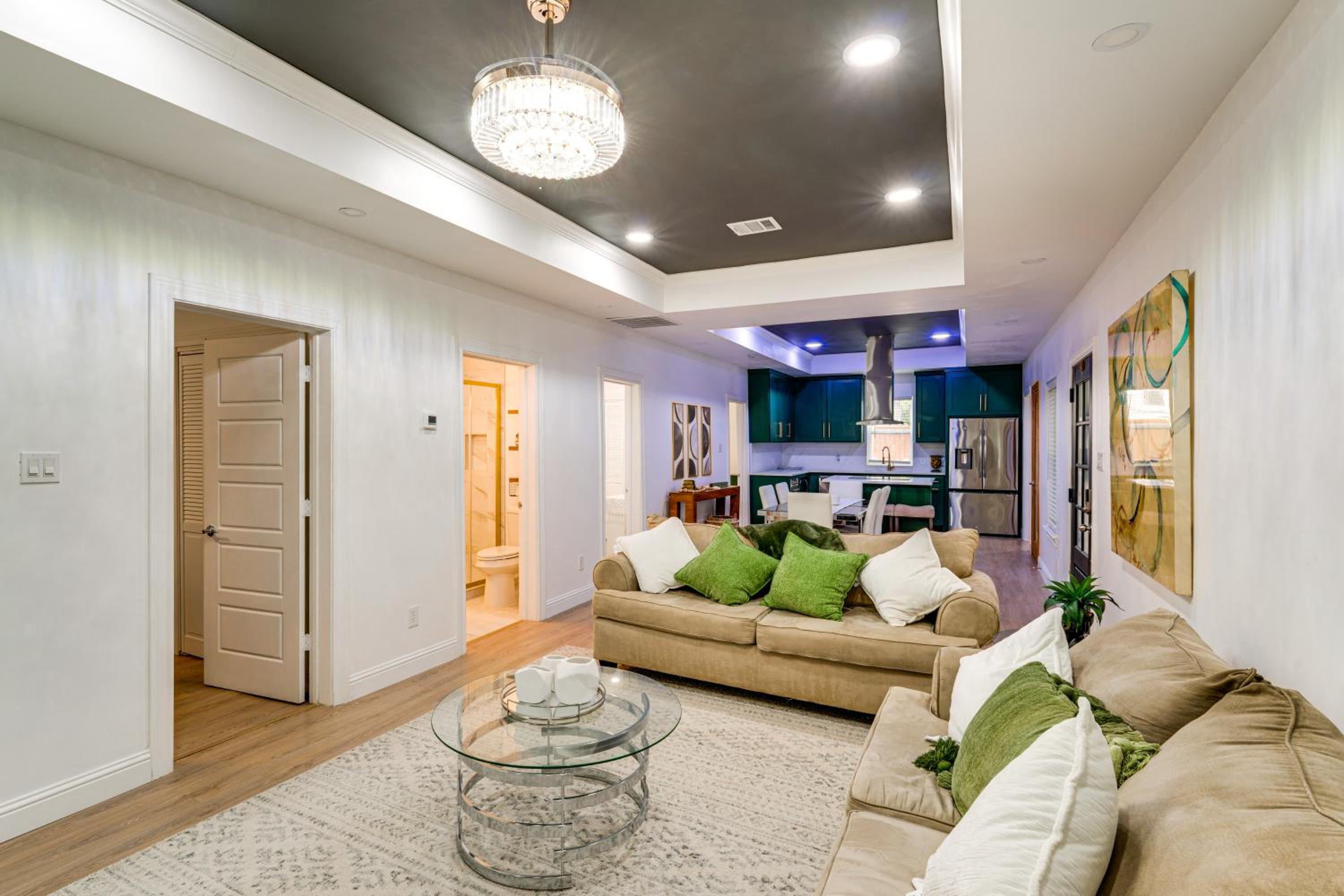 5 Mi to Dtwn Dallas Home with Patio and Fire Pit!