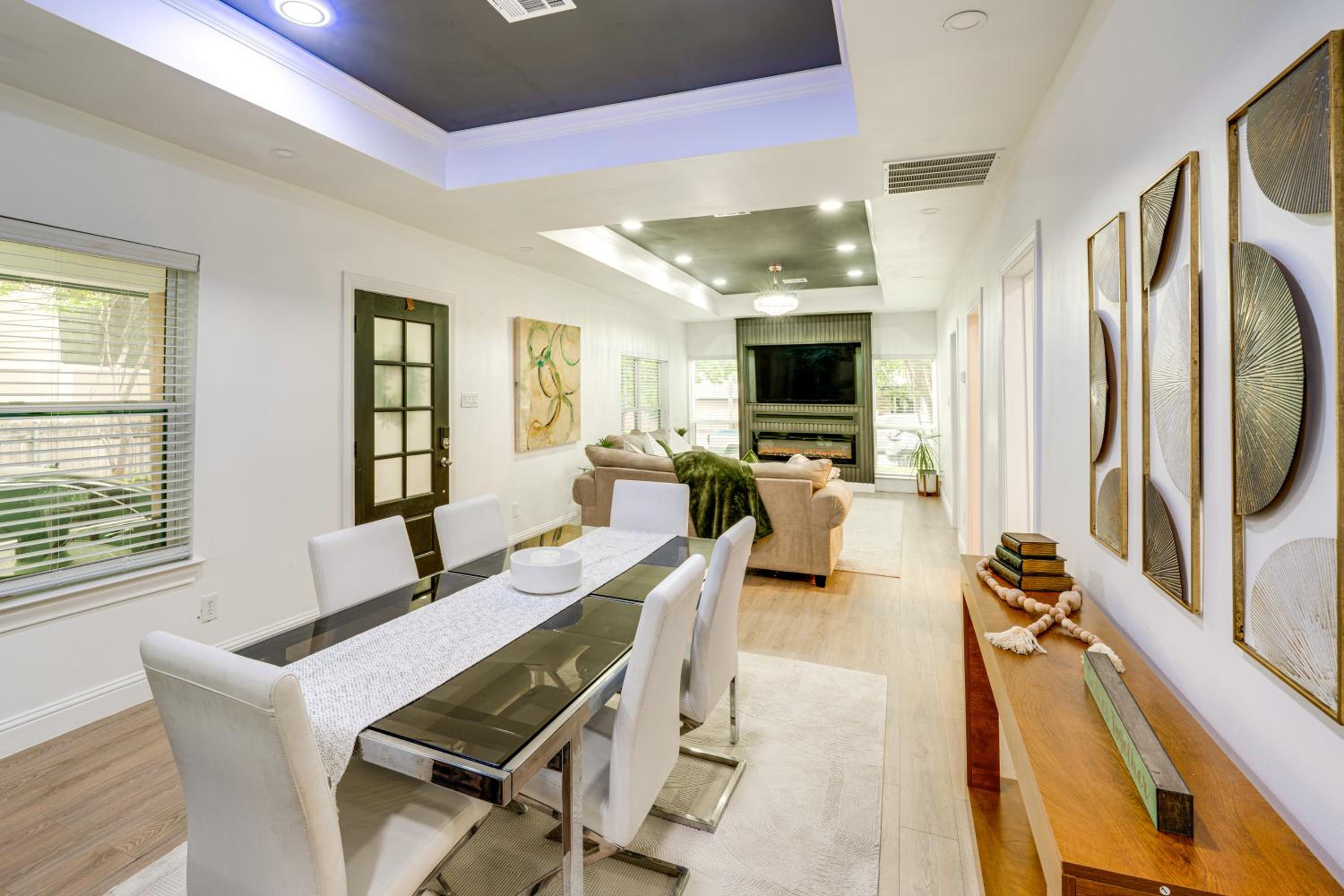 5 Mi to Dtwn Dallas Home with Patio and Fire Pit!