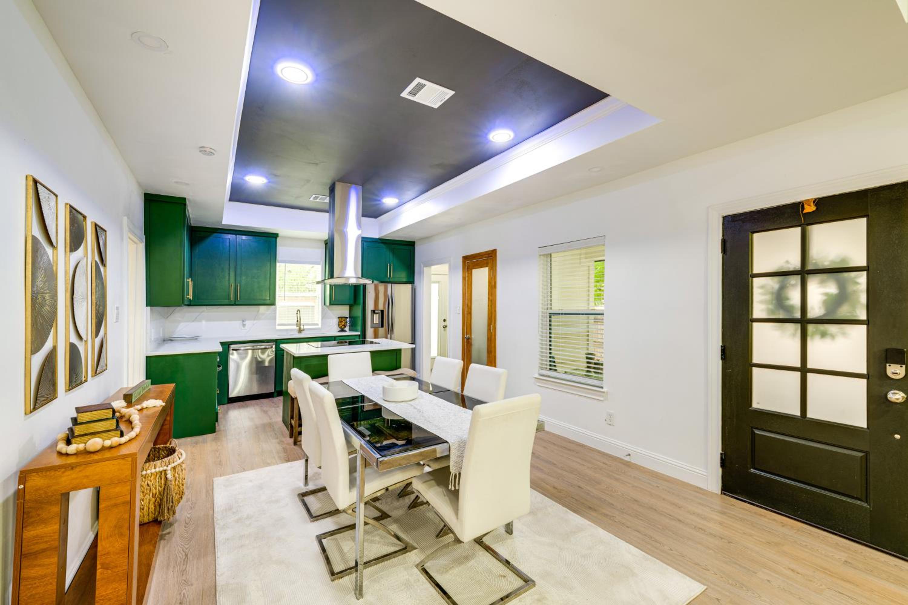 5 Mi to Dtwn Dallas Home with Patio and Fire Pit!