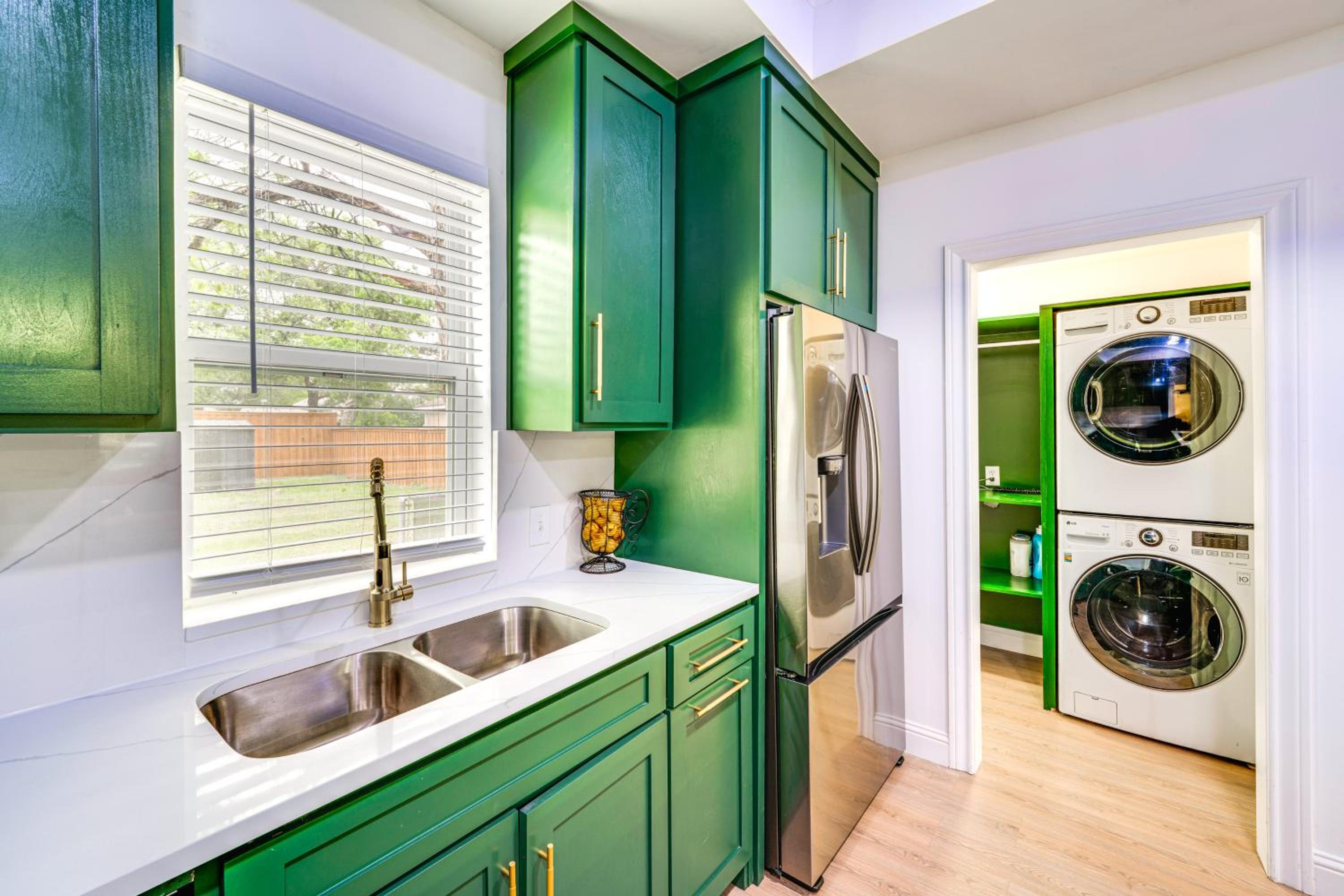 5 Mi to Dtwn Dallas Home with Patio and Fire Pit!