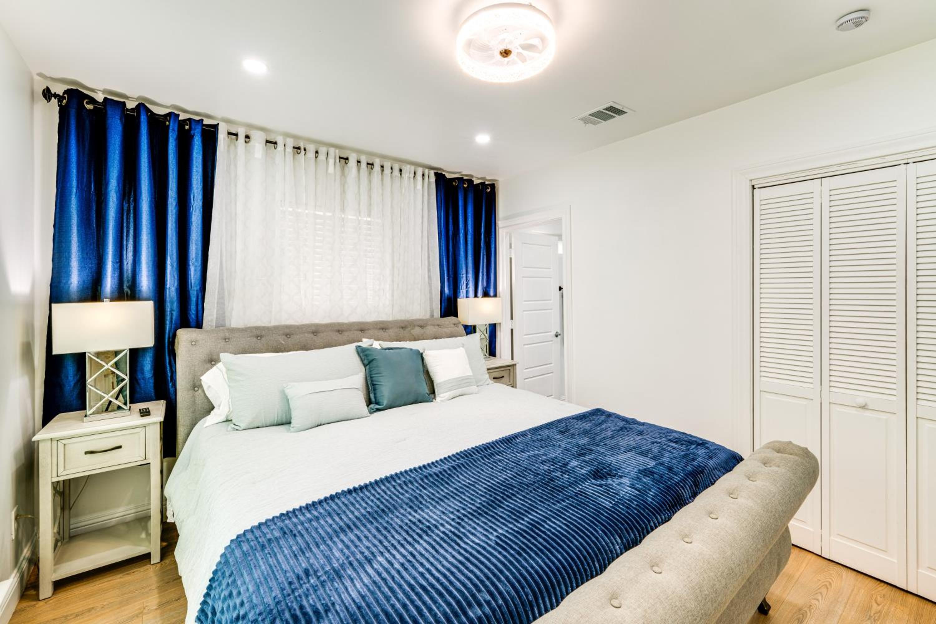 5 Mi to Dtwn Dallas Home with Patio and Fire Pit!