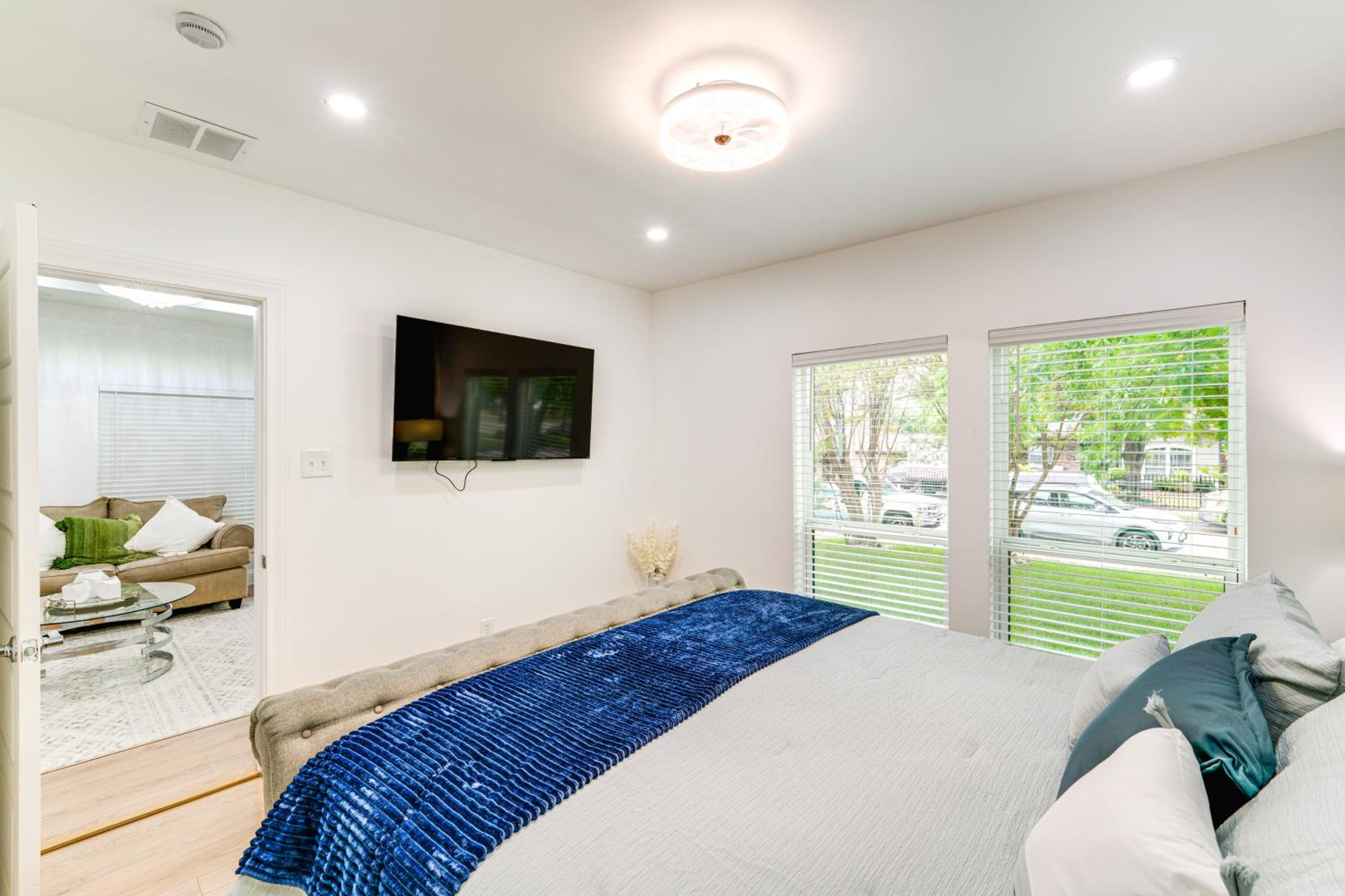 5 Mi to Dtwn Dallas Home with Patio and Fire Pit!