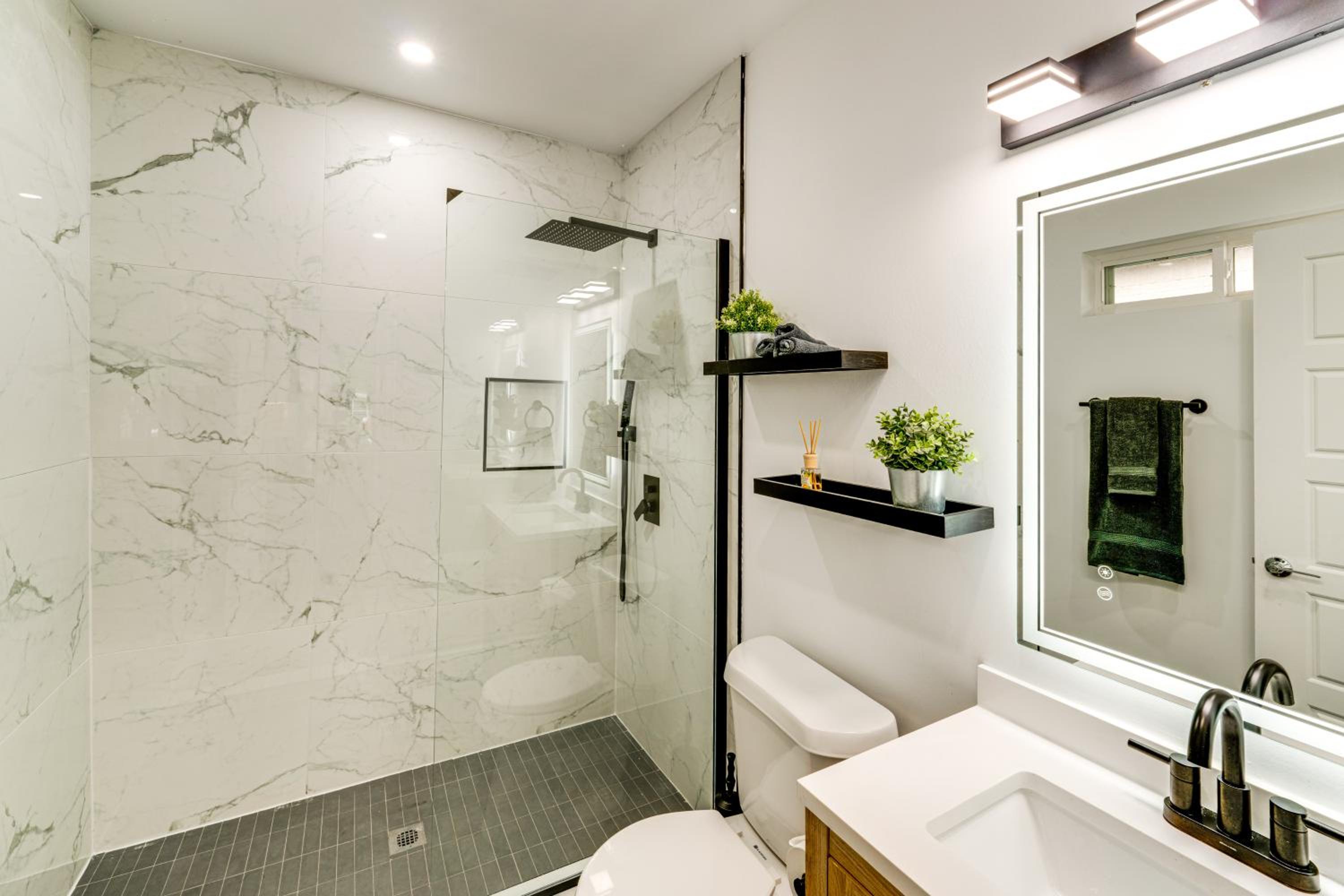 5 Mi to Dtwn Dallas Home with Patio and Fire Pit!
