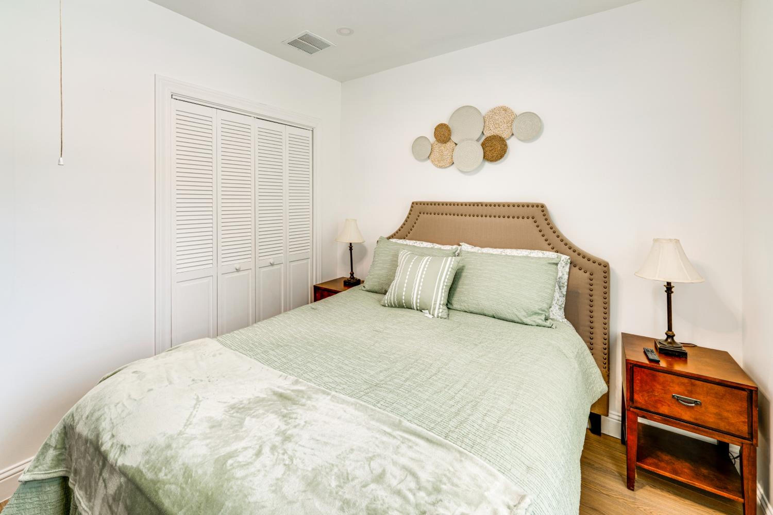5 Mi to Dtwn Dallas Home with Patio and Fire Pit!