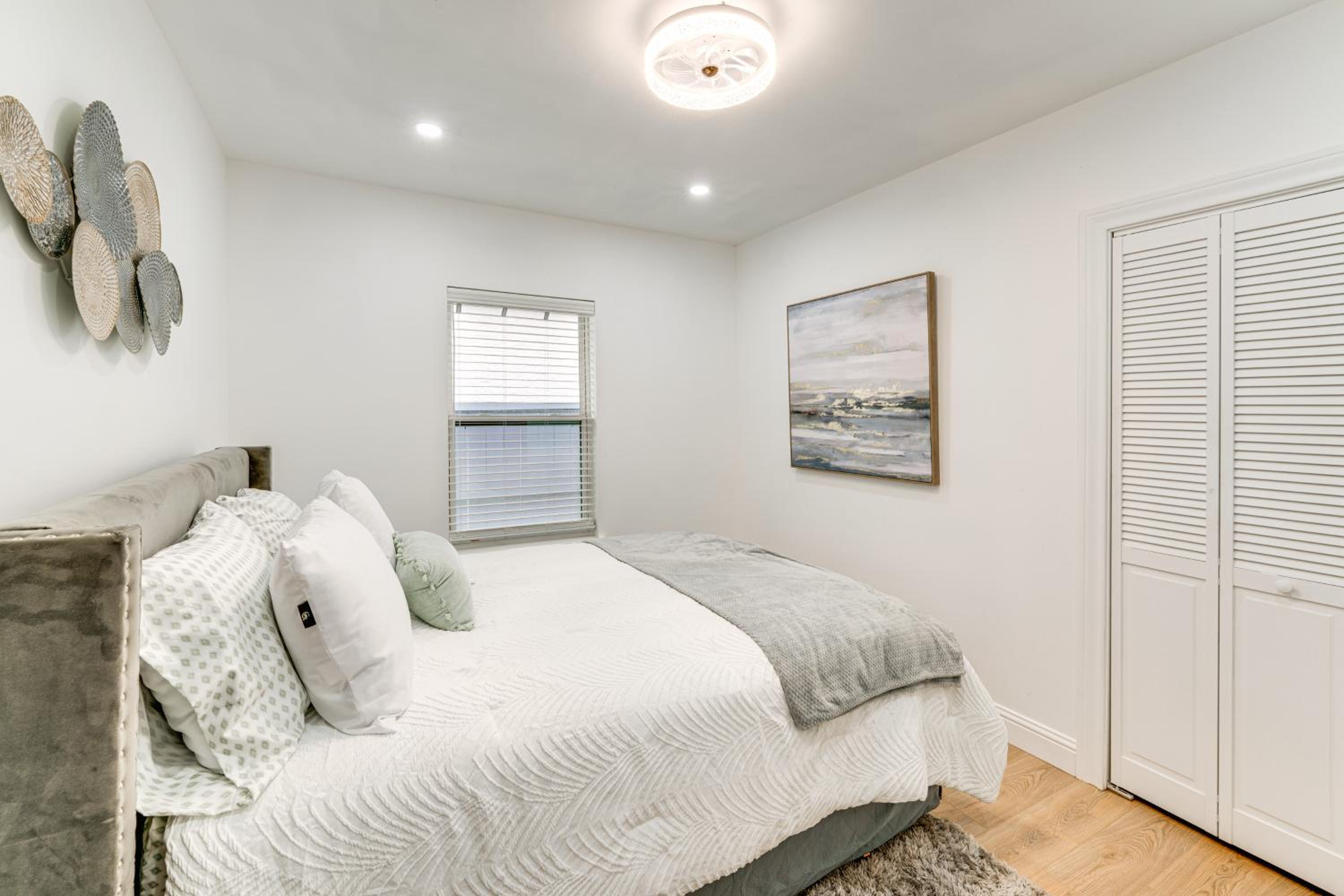 5 Mi to Dtwn Dallas Home with Patio and Fire Pit!