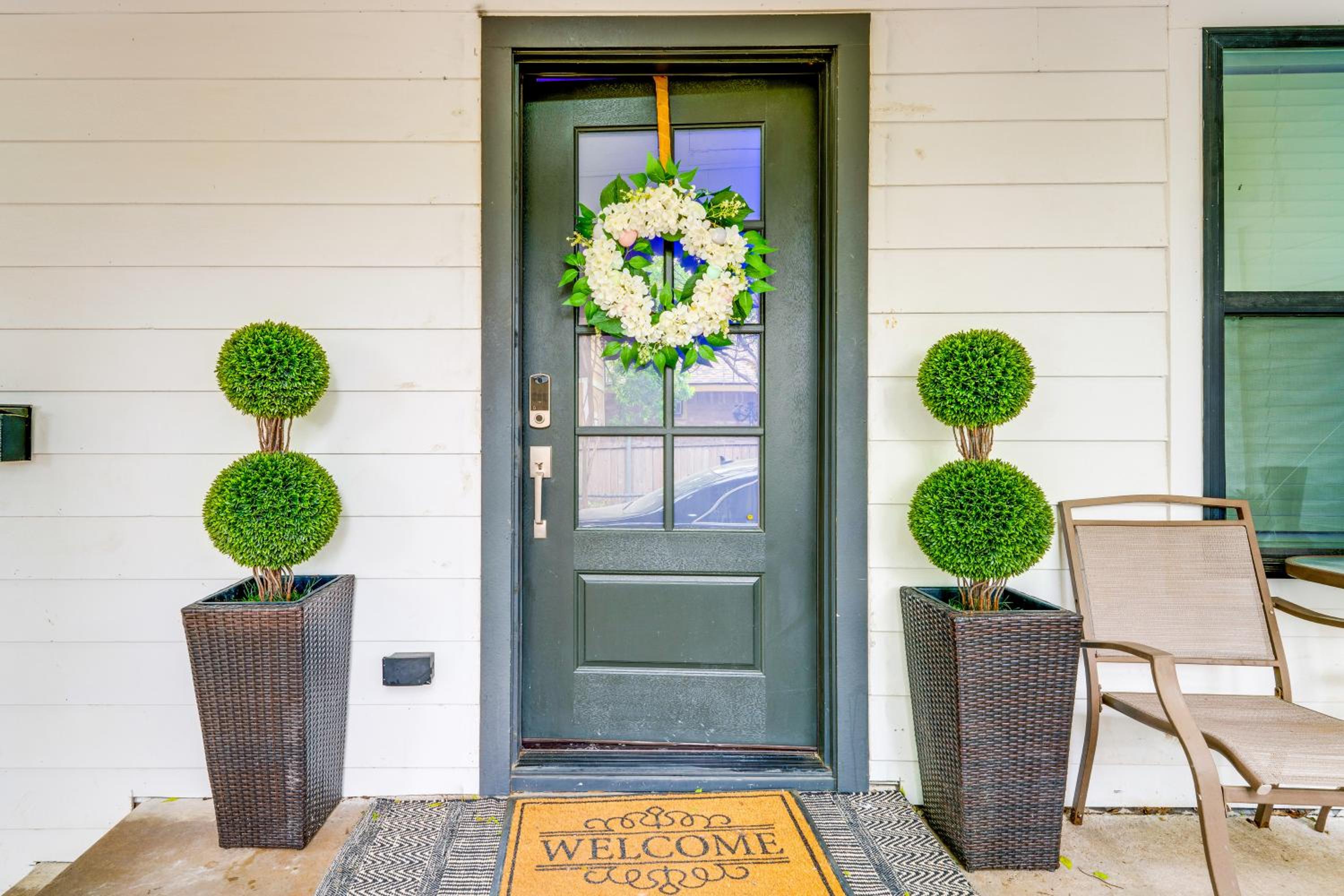 5 Mi to Dtwn Dallas Home with Patio and Fire Pit!