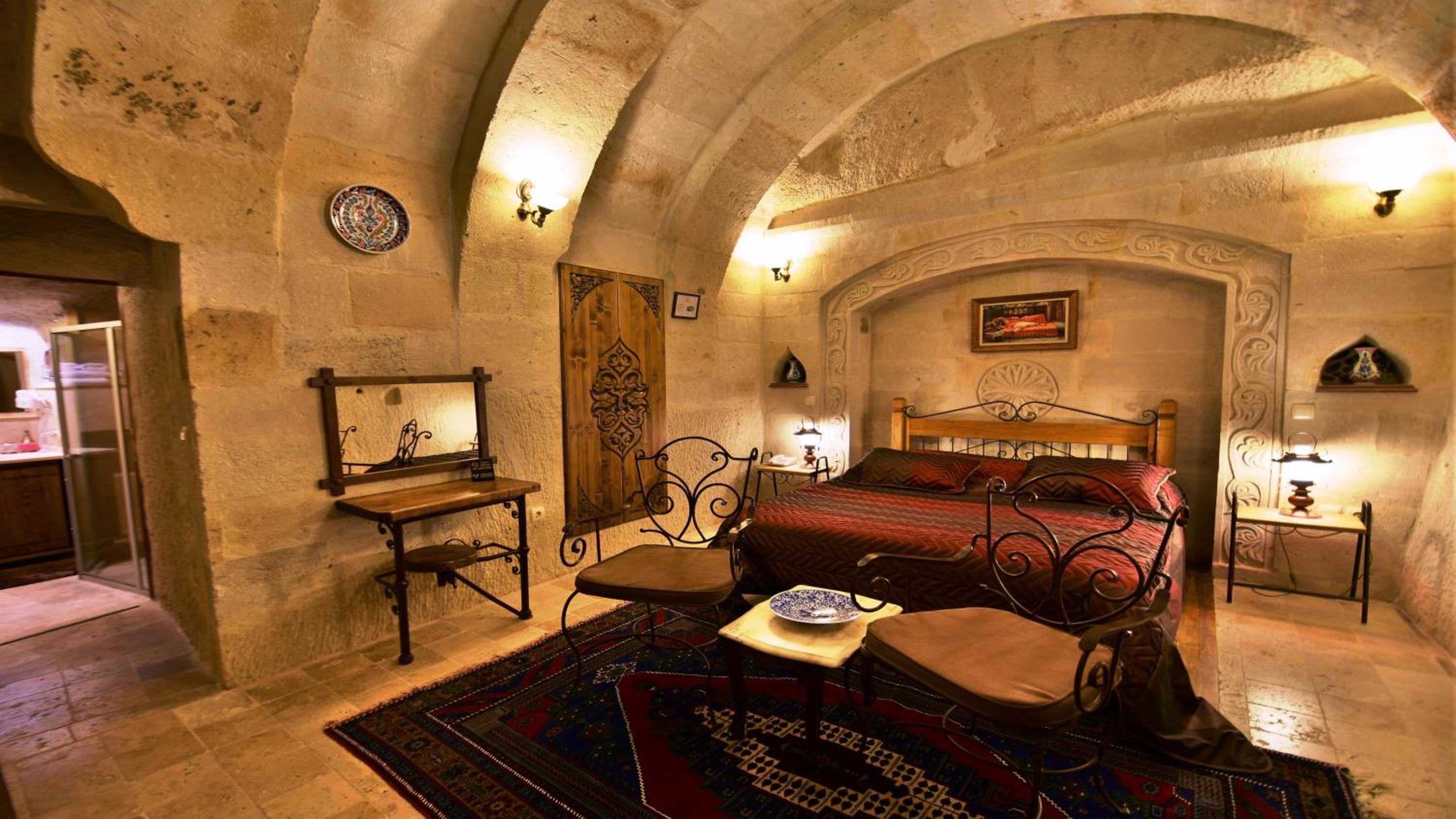 Harman Cave Hotel - Image 5