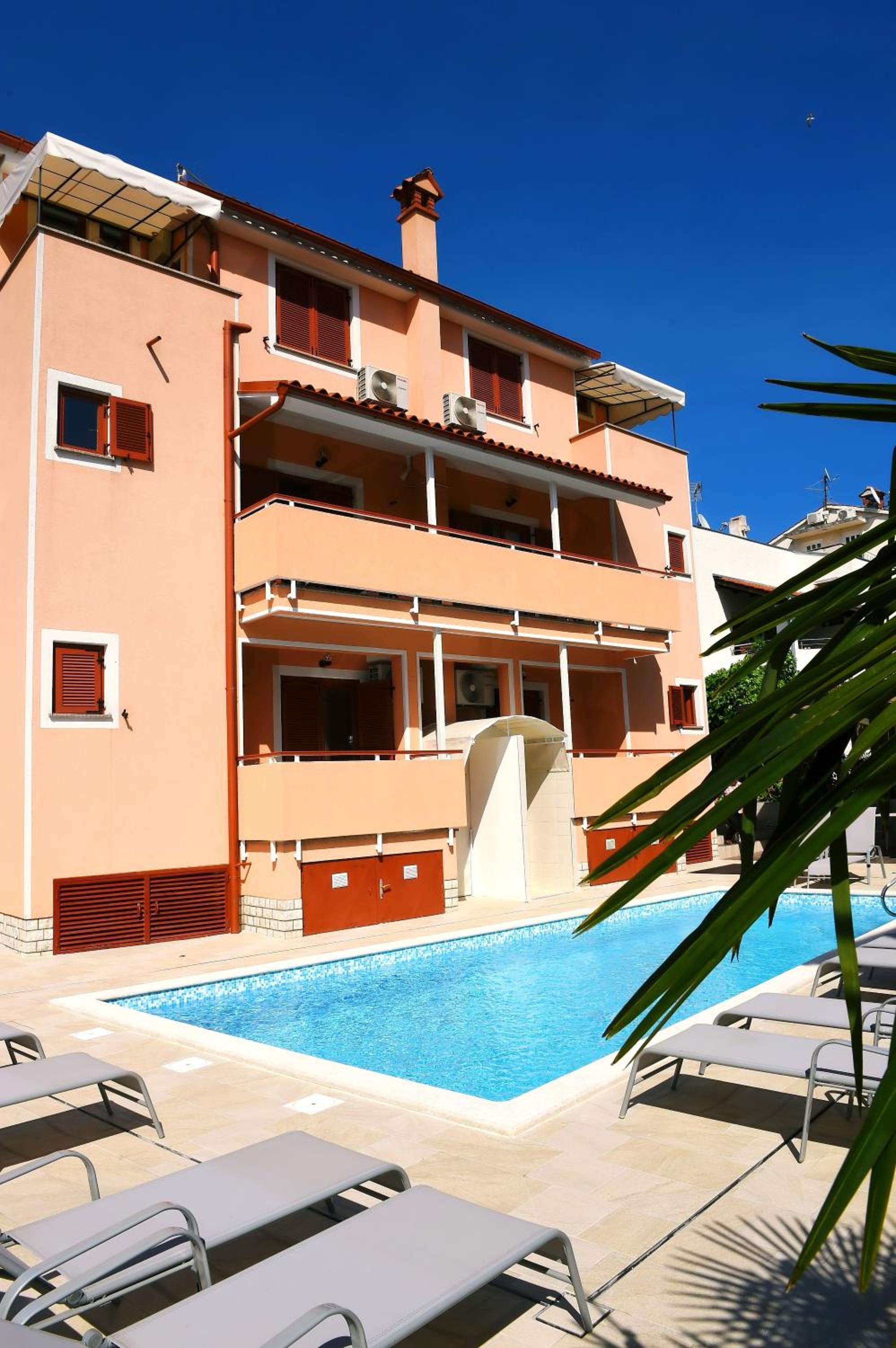 Apartments Zdjelar