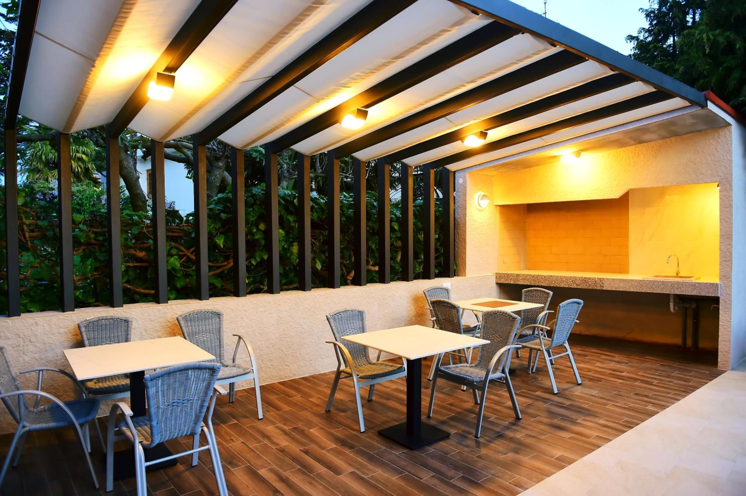 Apartments Zdjelar