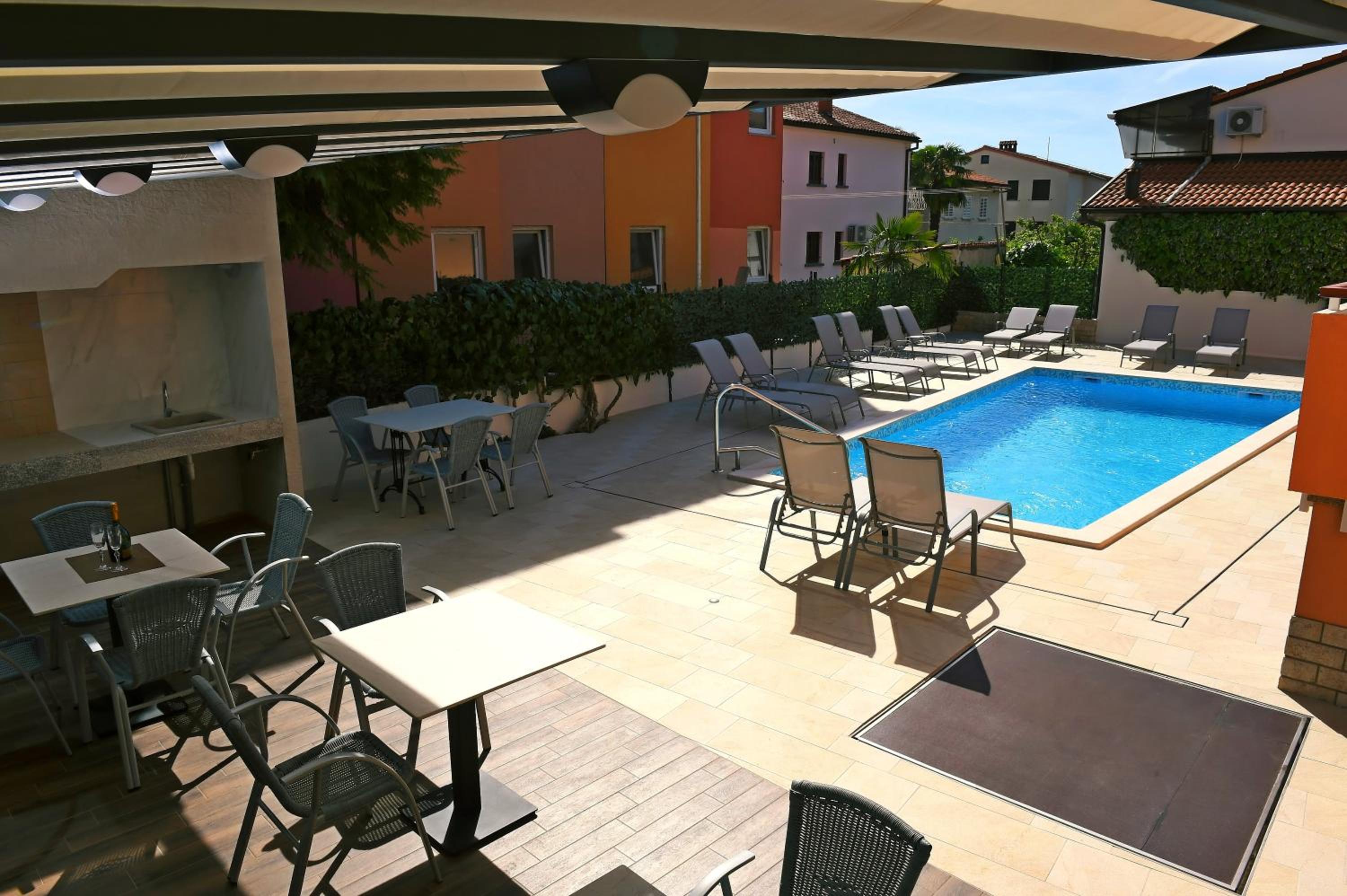 Apartments Zdjelar