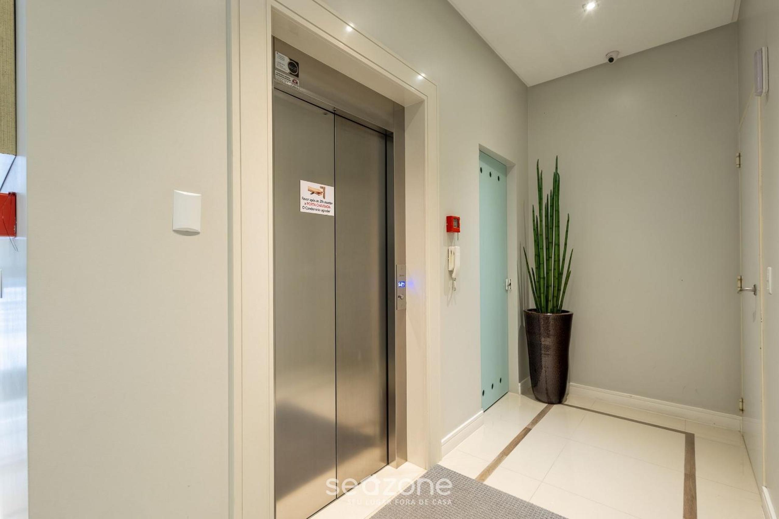 Modern and Exclusive Apartments in Meia Praia, 450m from the Beach - EST