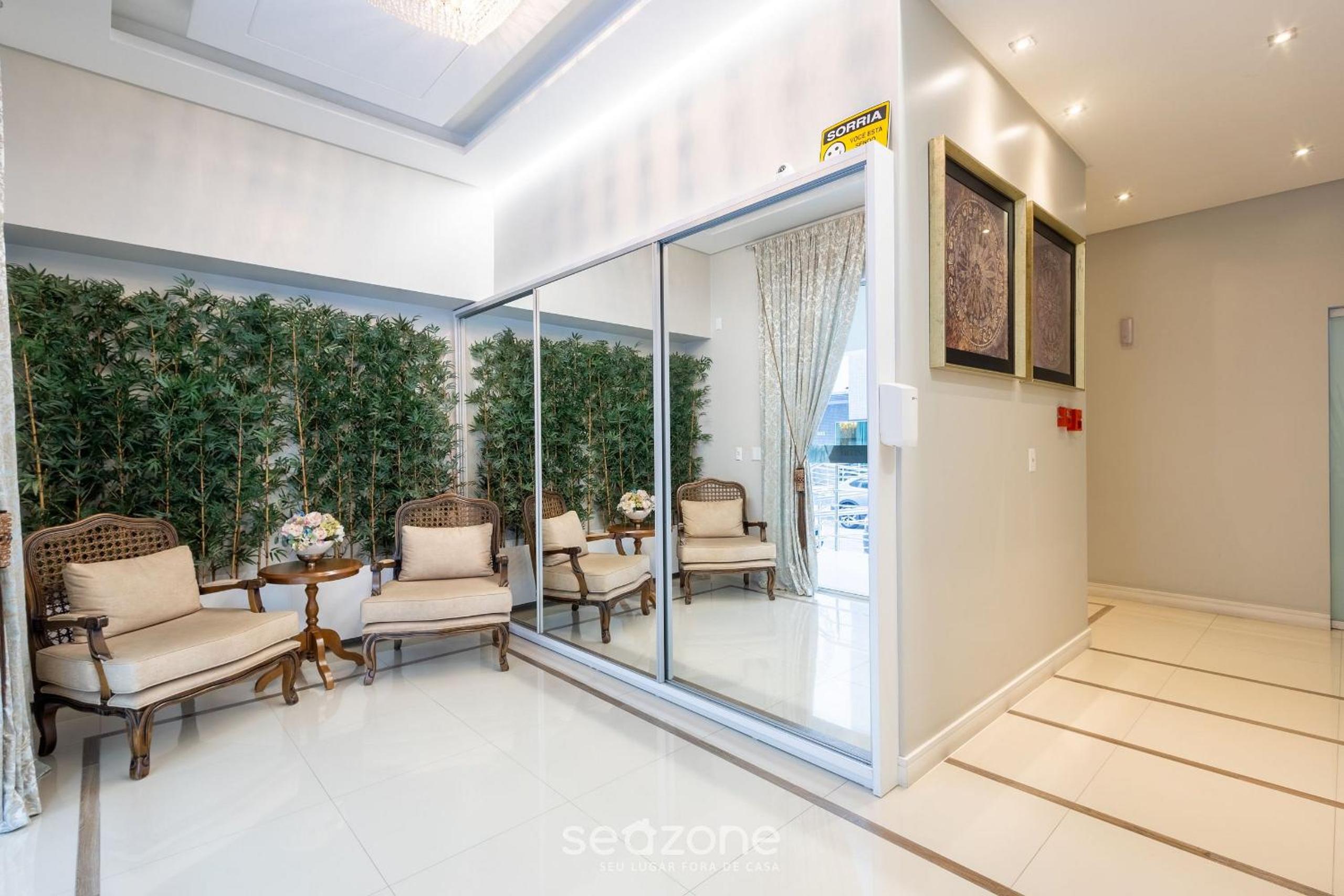 Modern and Exclusive Apartments in Meia Praia, 450m from the Beach - EST
