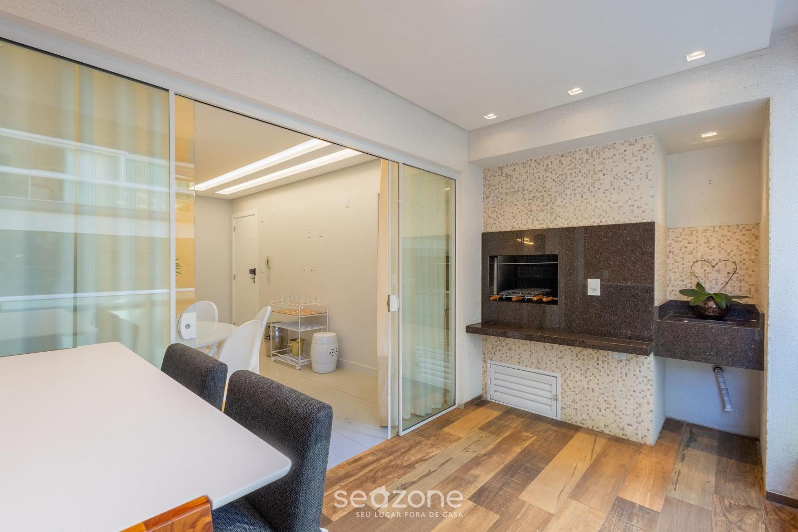 Modern and Exclusive Apartments in Meia Praia, 450m from the Beach - EST