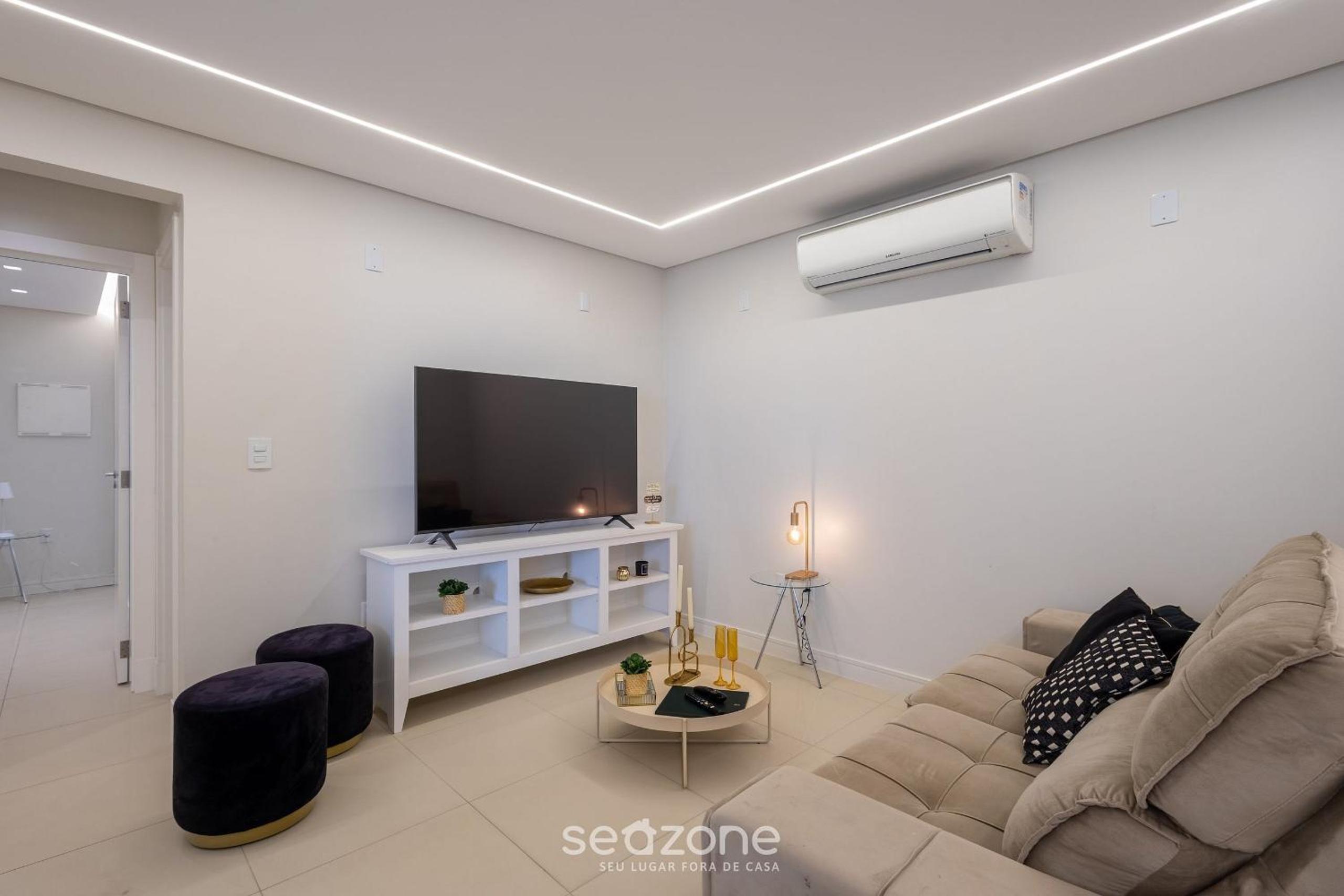 Modern and Exclusive Apartments in Meia Praia, 450m from the Beach - EST
