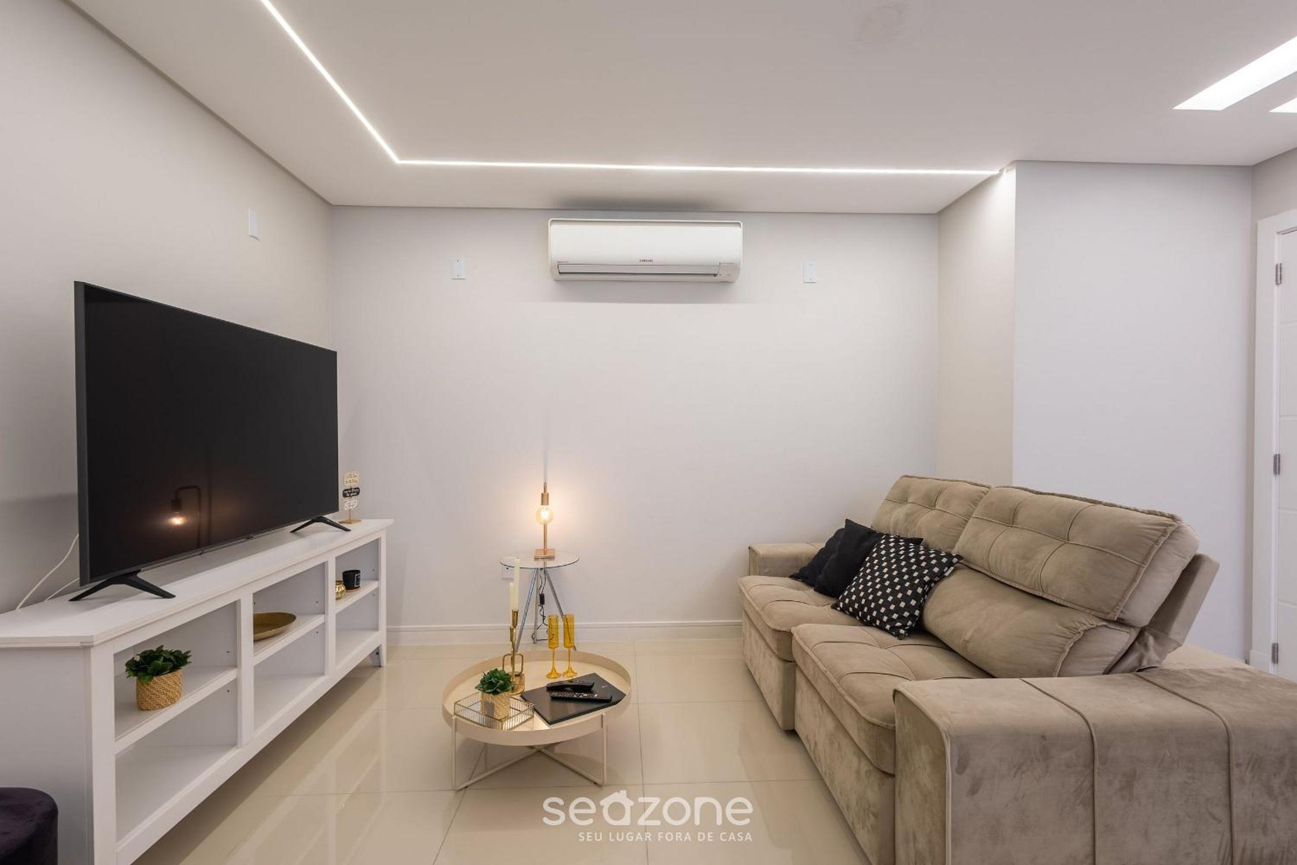 Modern and Exclusive Apartments in Meia Praia, 450m from the Beach - EST
