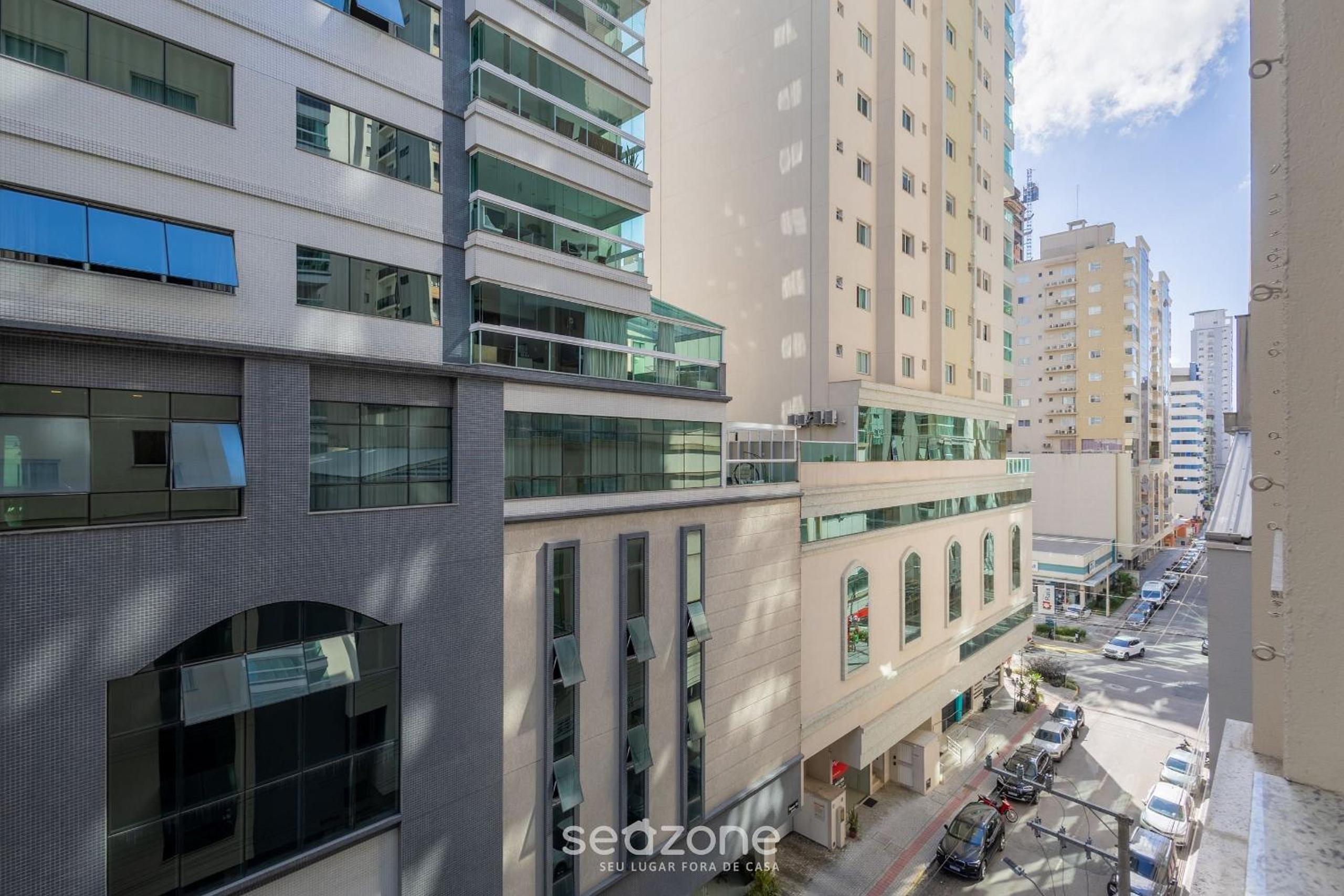 Modern and Exclusive Apartments in Meia Praia, 450m from the Beach - EST