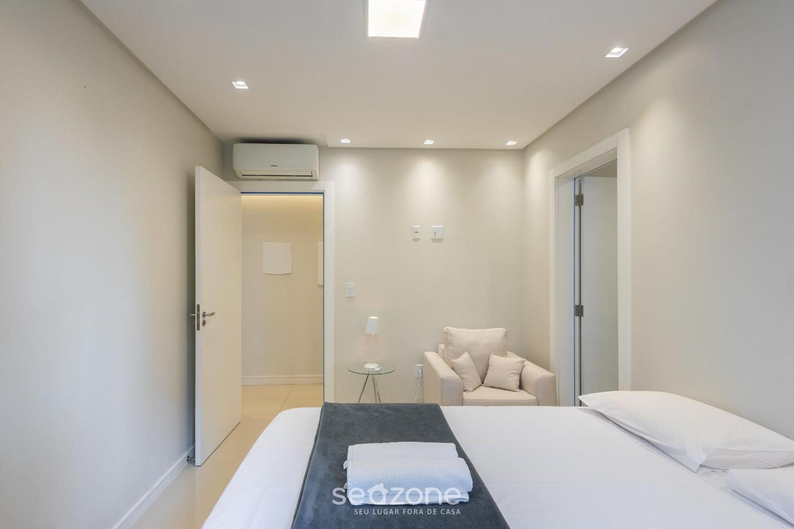 Modern and Exclusive Apartments in Meia Praia, 450m from the Beach - EST