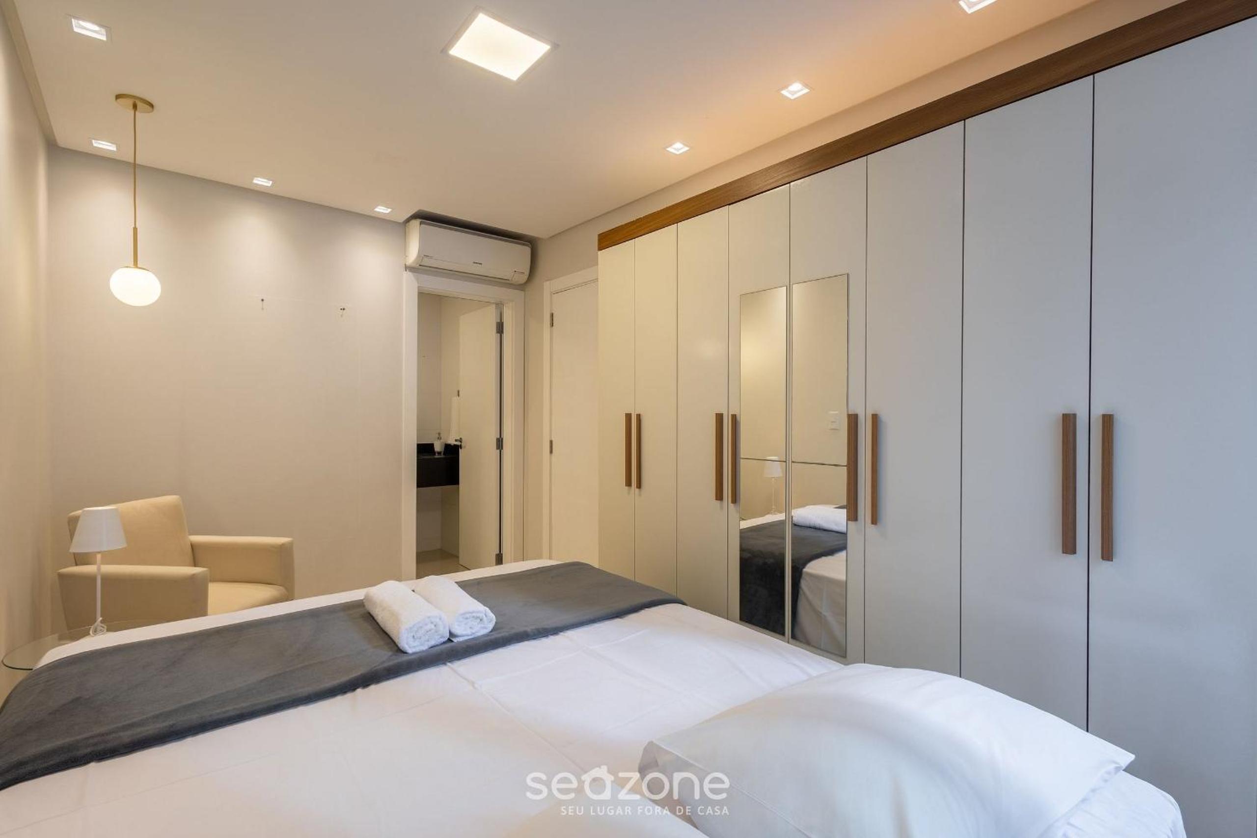 Modern and Exclusive Apartments in Meia Praia, 450m from the Beach - EST