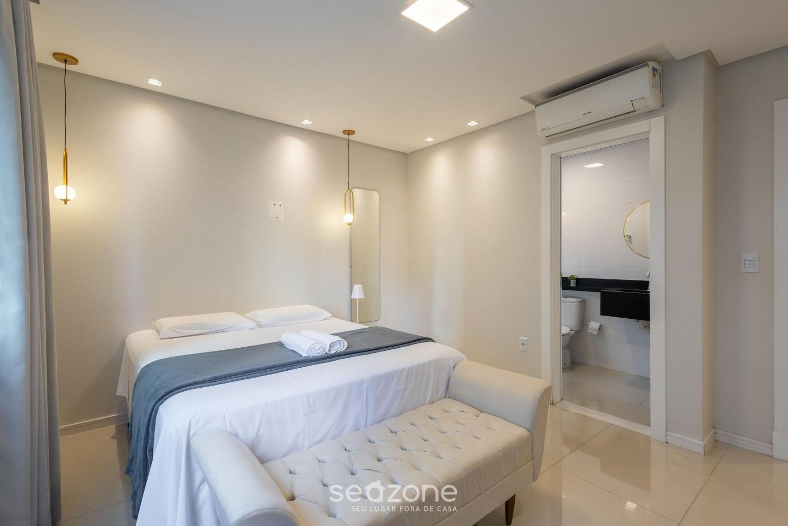 Modern and Exclusive Apartments in Meia Praia, 450m from the Beach - EST