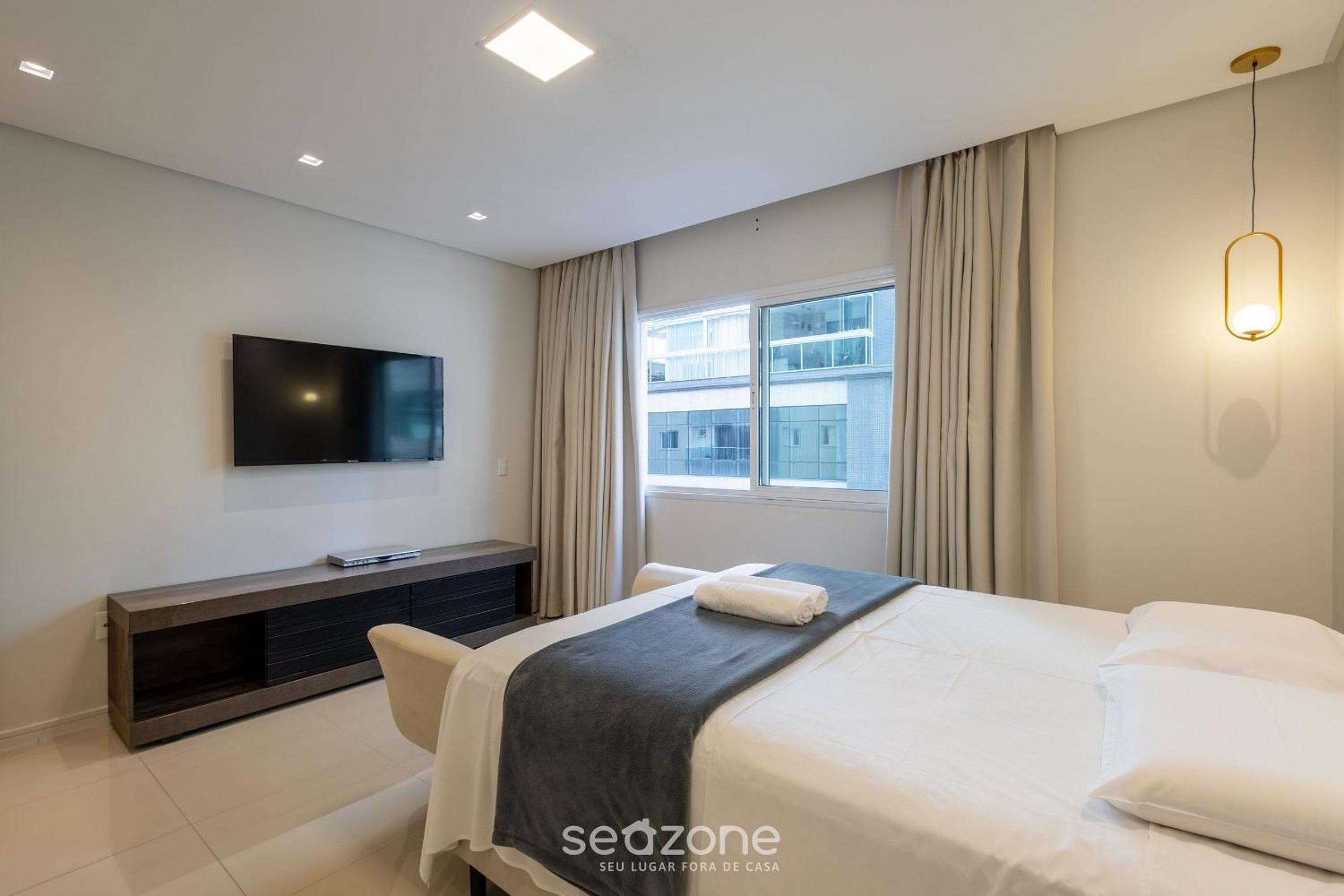 Modern and Exclusive Apartments in Meia Praia, 450m from the Beach - EST