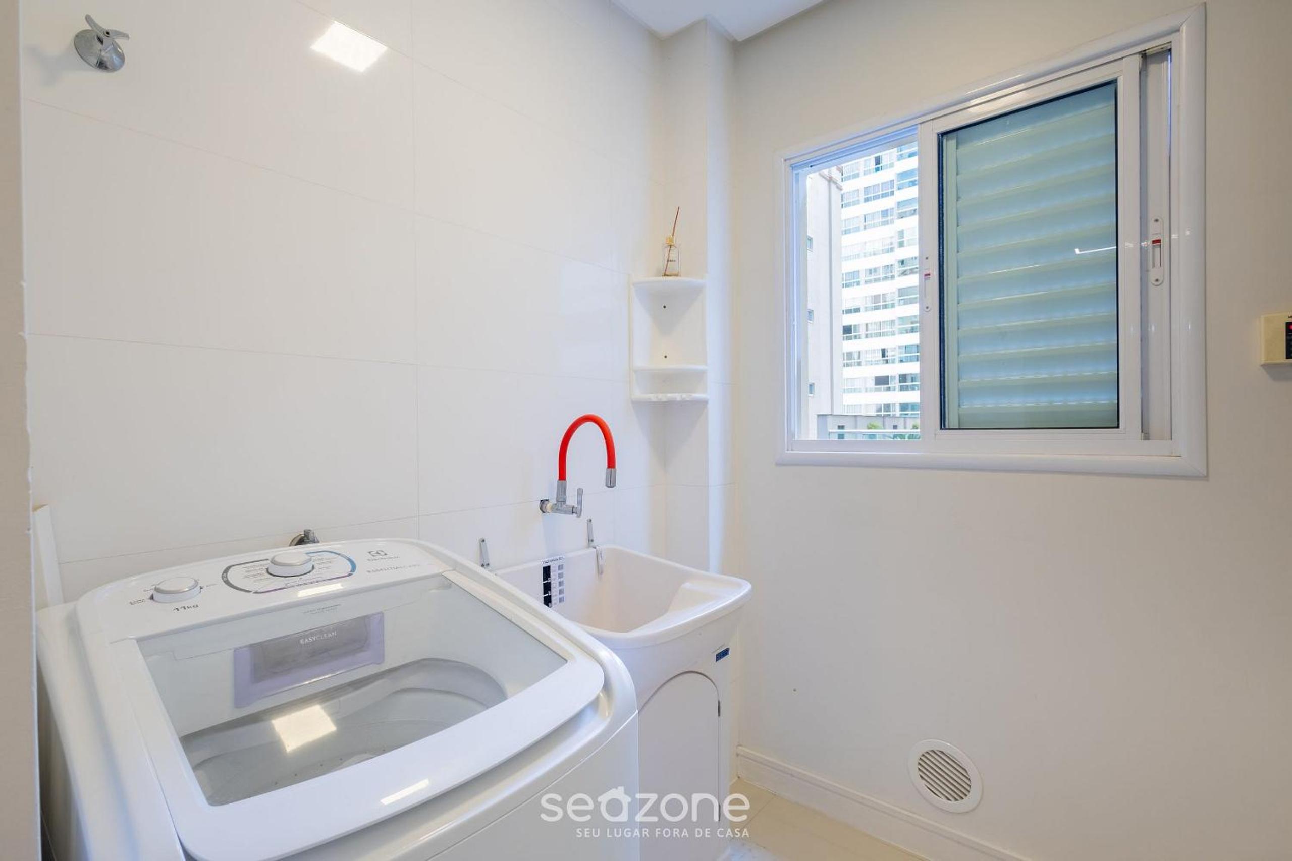 Modern and Exclusive Apartments in Meia Praia, 450m from the Beach - EST